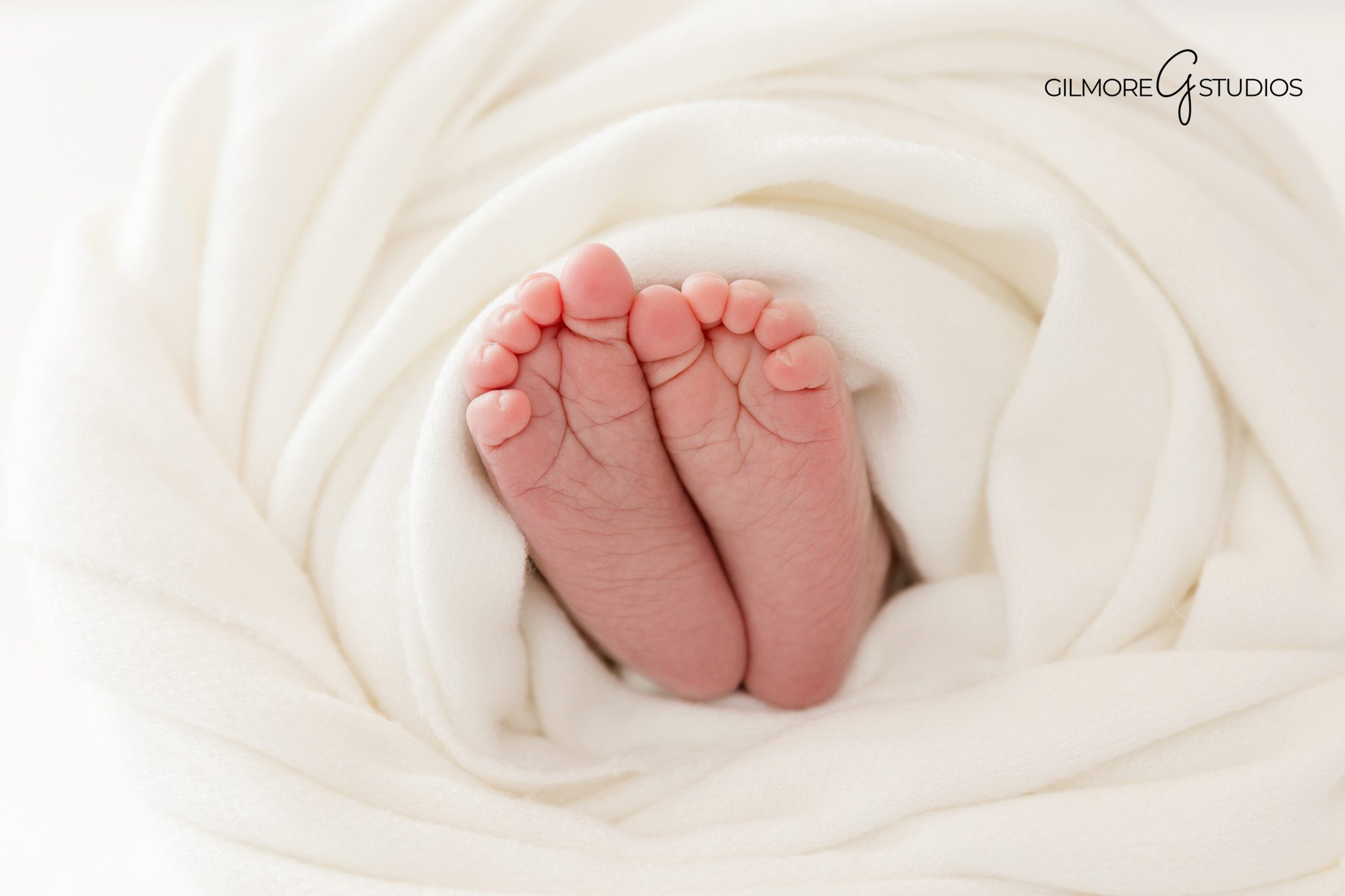 Newborn portrait photographer capturing soft baby details in Arizona

Scottsdale baby photographer creating classic newborn portraits in studio