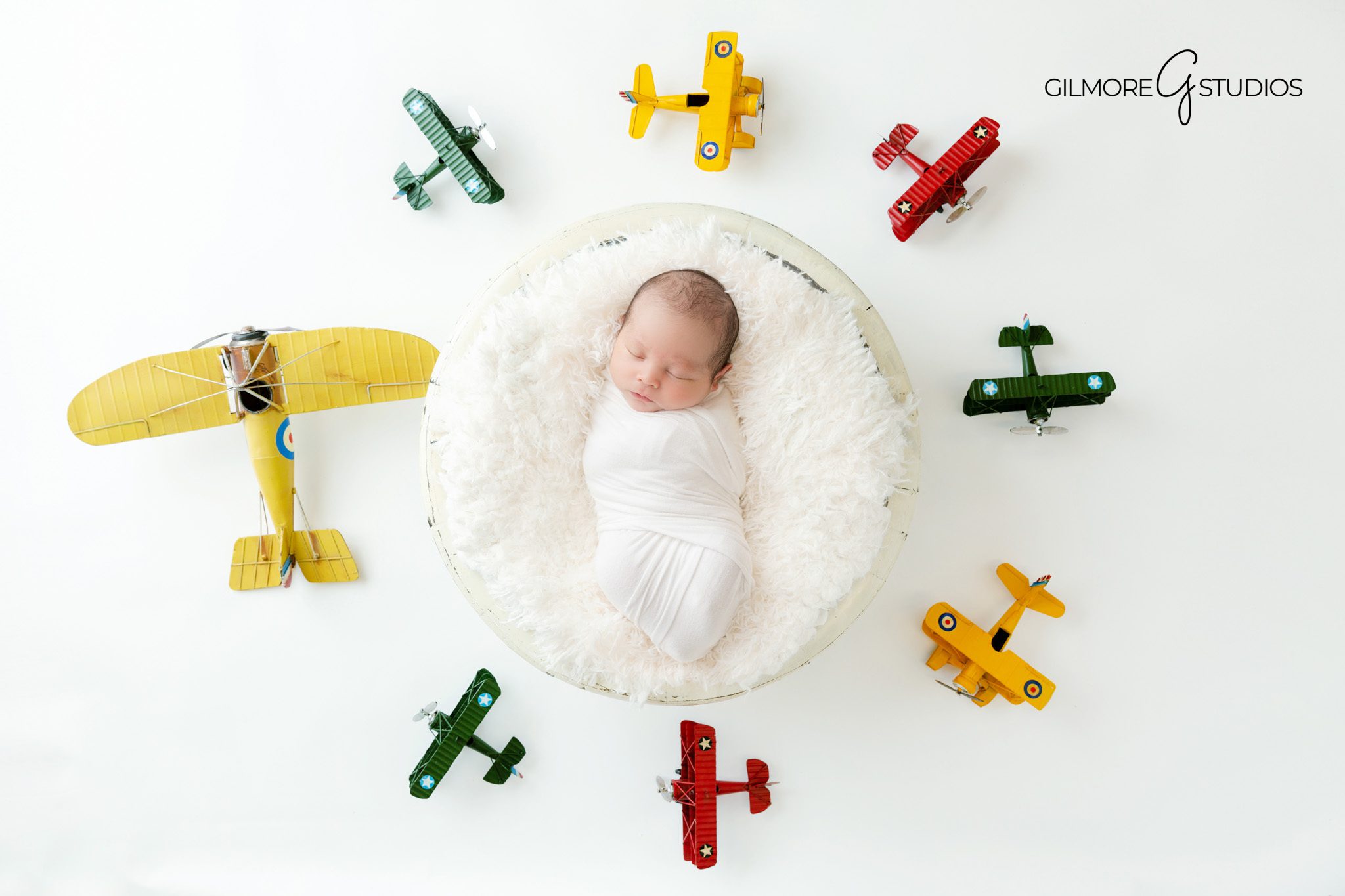 Scottsdale newborn photographer in Queen Creek AZ capturing soft baby portraits in studio

Professional newborn photography session in Queen Creek Arizona with natural light
