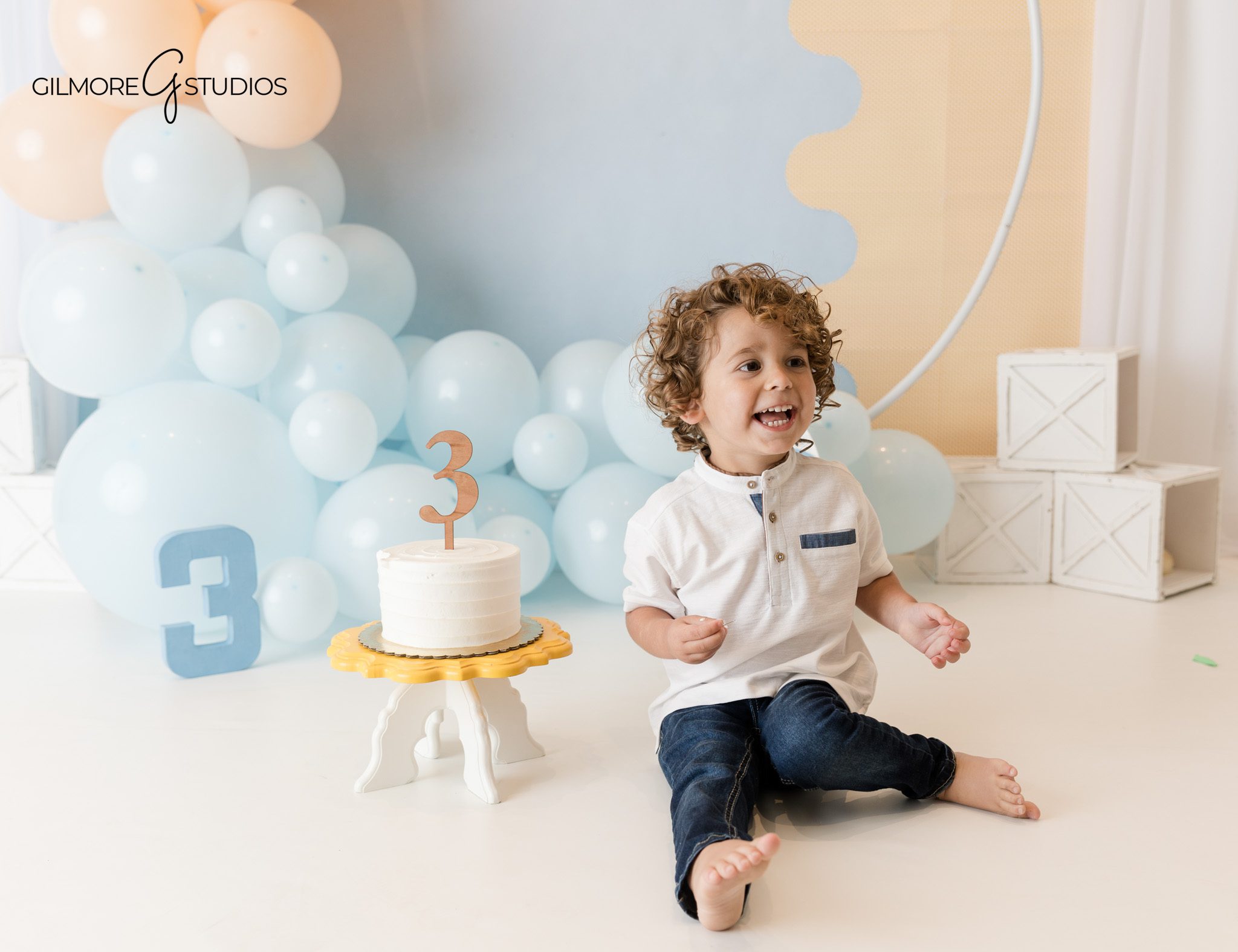Milestone photographer in Newport Beach CA capturing 3rd birthday portraits in studio

Toddler birthday portrait photography session by Newport Beach milestone photographer indoors