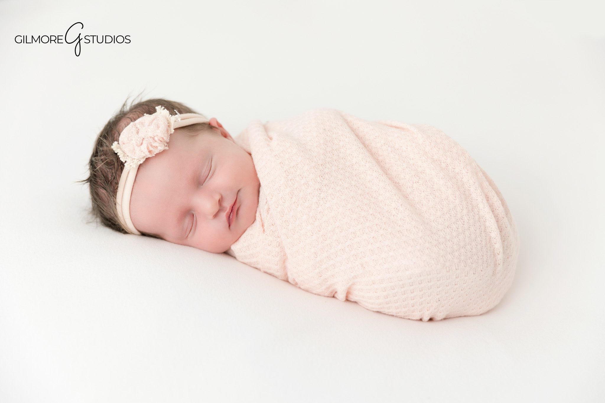 2026 newborn photography studio portrait baby focus

Minimal newborn portrait photography 2026 baby star