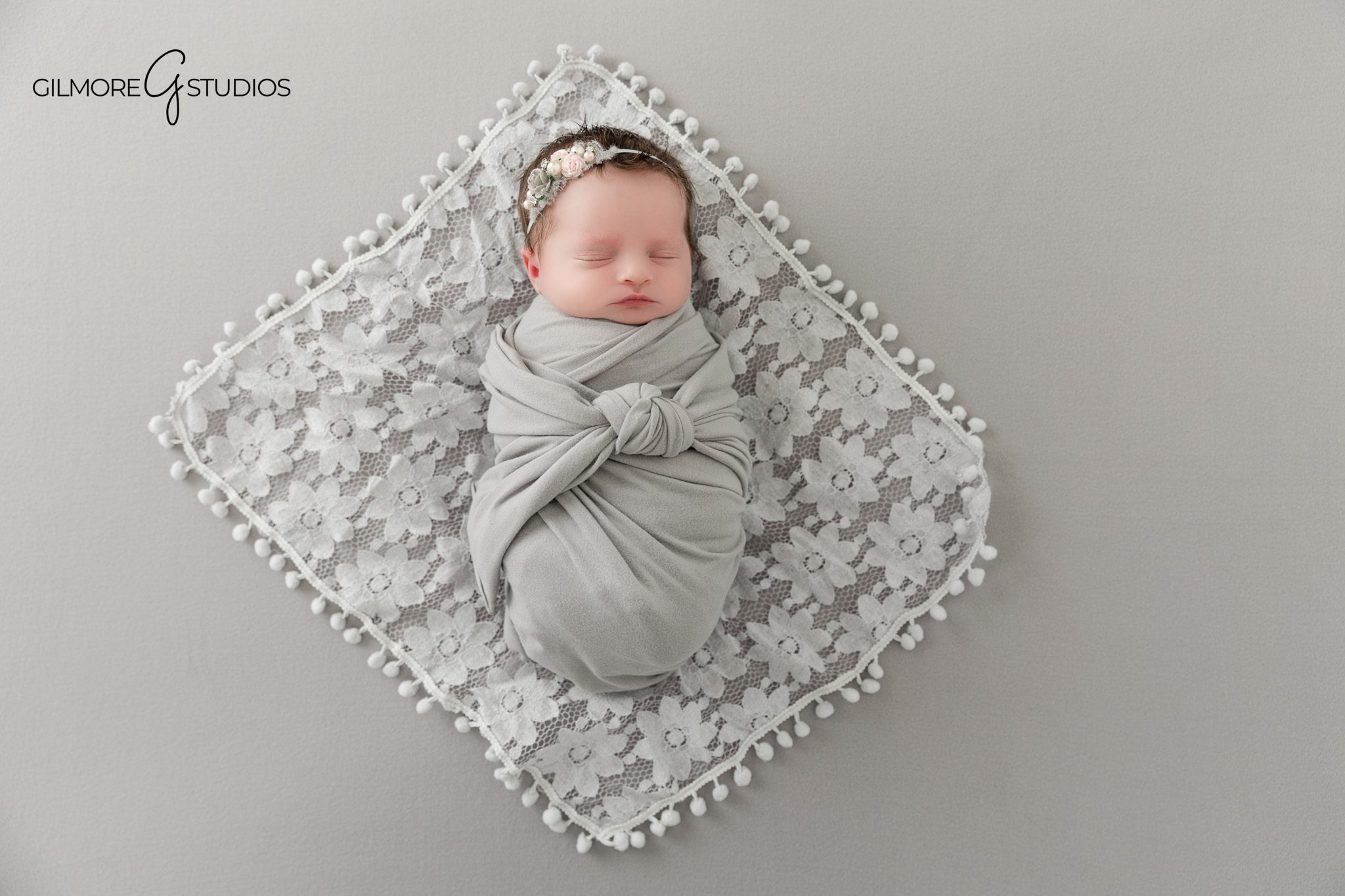 2026 newborn photoshoot by professional newborn photographer

Minimalist newborn portrait photography 2026 studio session