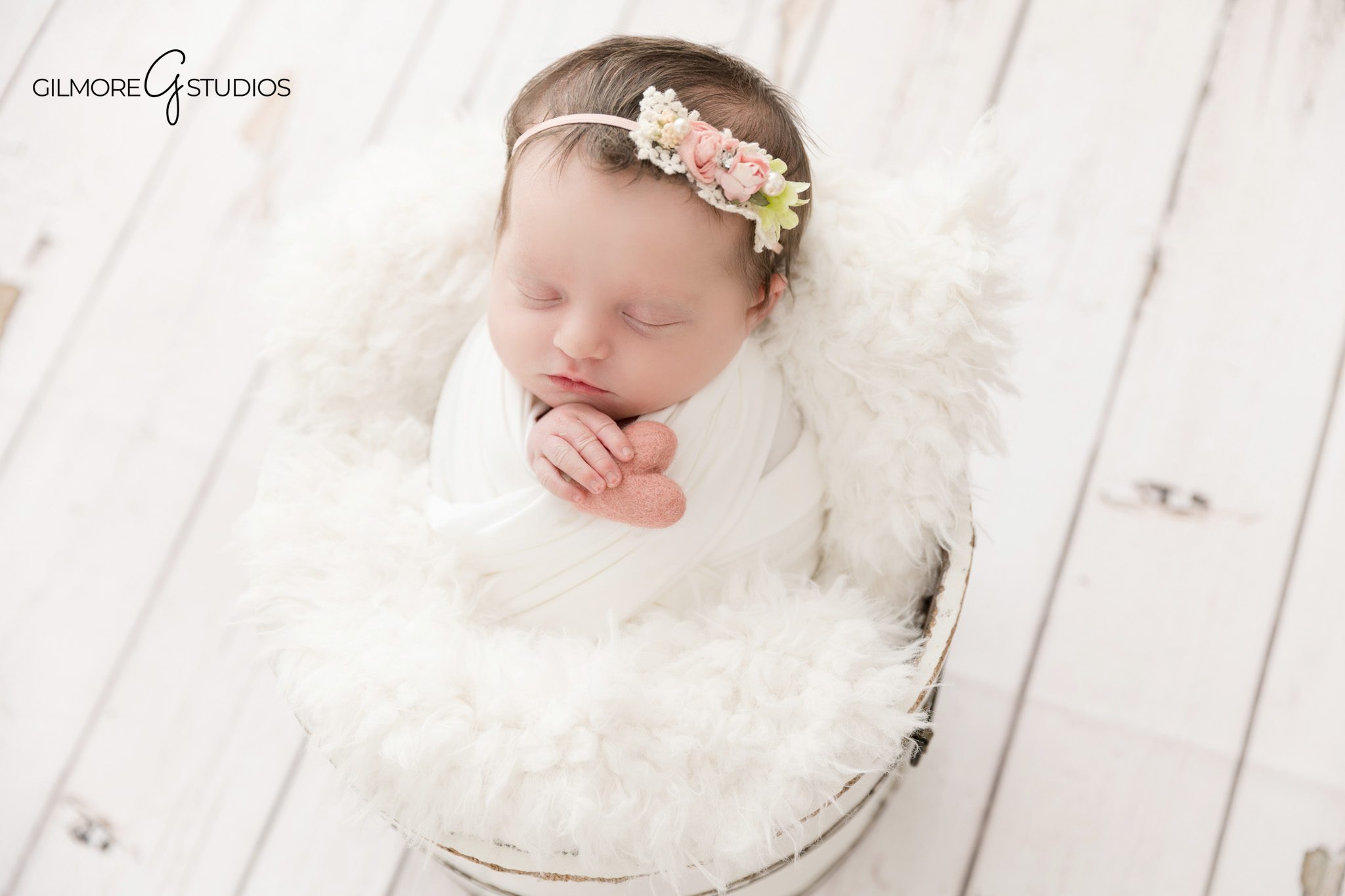 Baby centered newborn photography 2026 portrait

Newborn portrait photographer capturing timeless 2026 styl