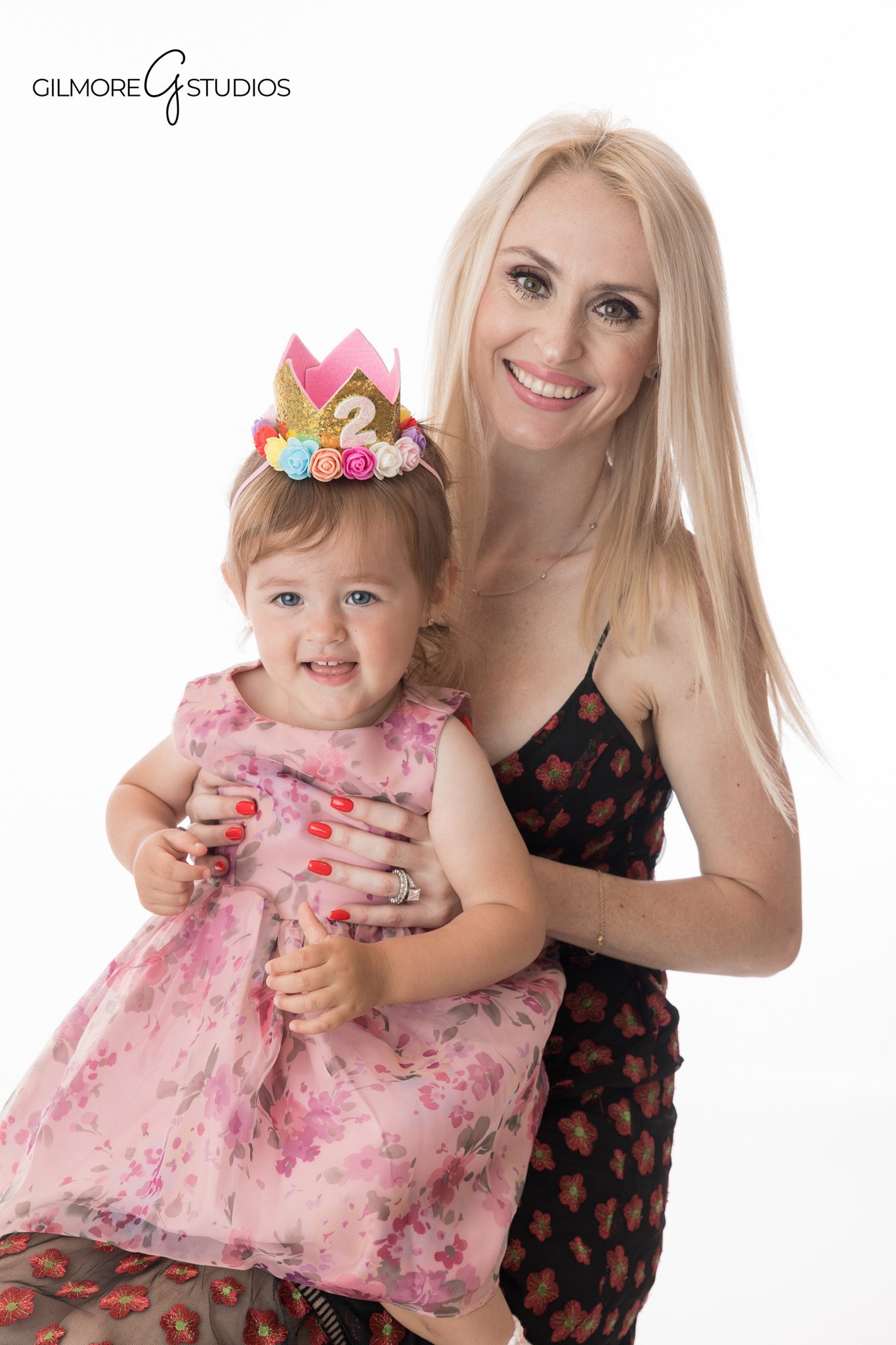 Queen Creek photographer specializing in cake smash portraits

First birthday portrait Queen Creek AZ cake smash