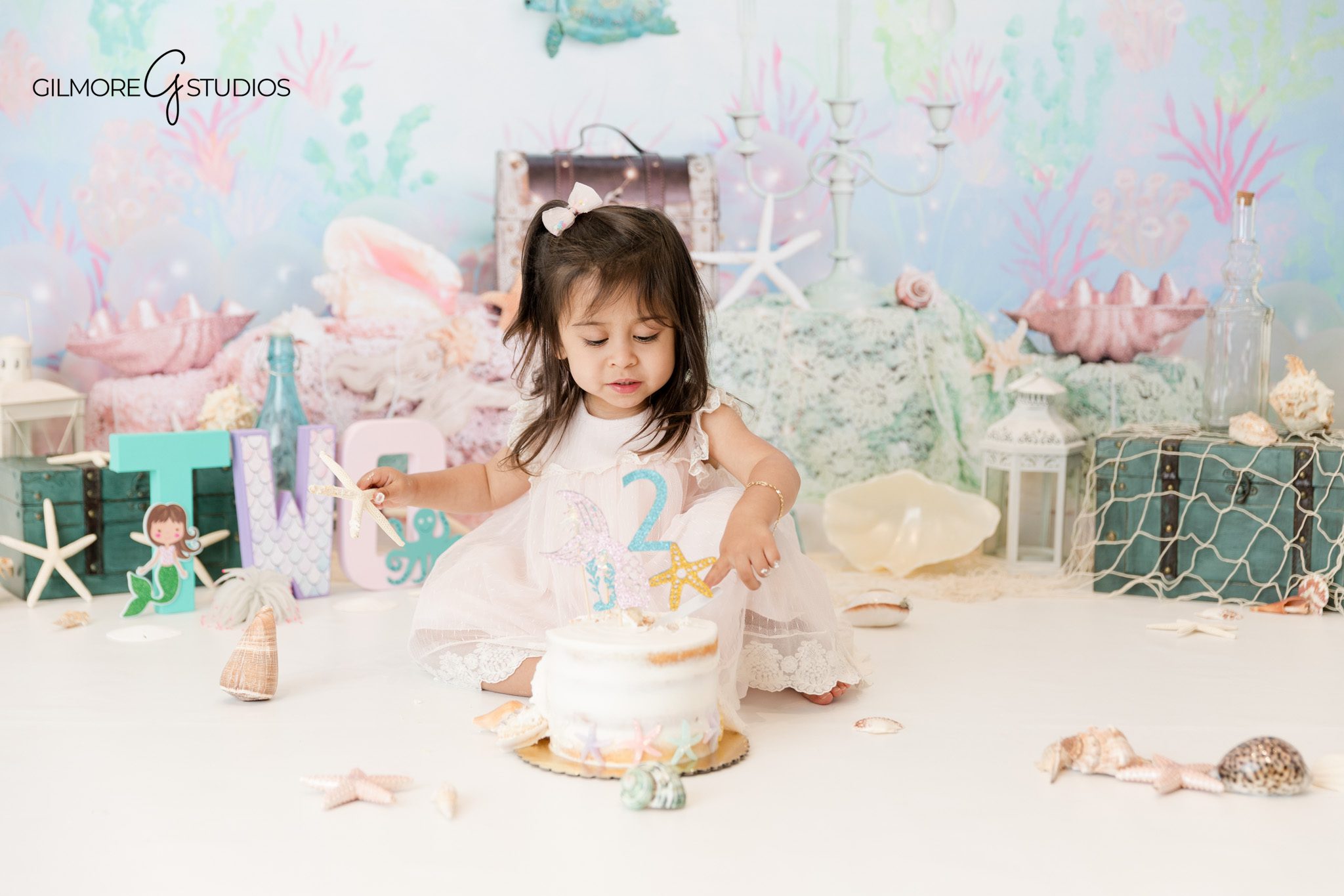 Phoenix photographer creating elegant Little Mermaid cake smash portrait

Studio baby portrait Phoenix AZ Little Mermaid cake smash session