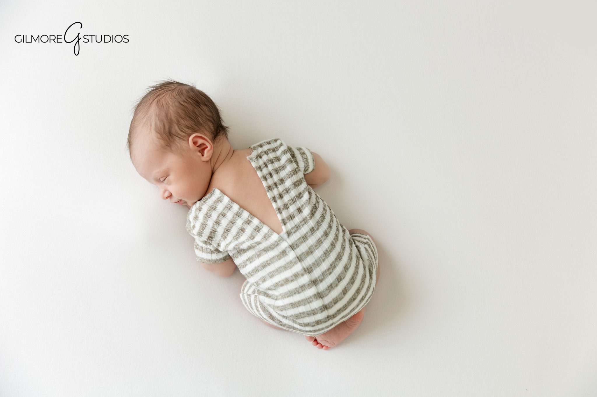 Newborn family portrait photography Gilbert AZ studio

Gilbert AZ baby photographer newborn milestone portrait