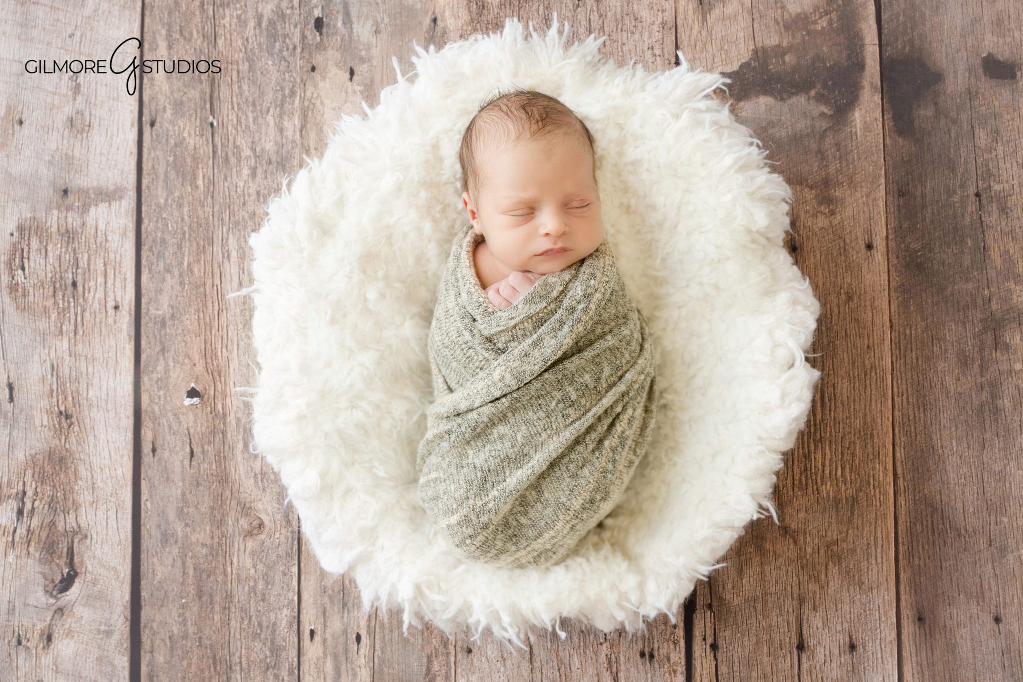 Studio newborn portrait photography Gilbert AZ baby girl

Luxury newborn photography Gilbert AZ studio baby portrait