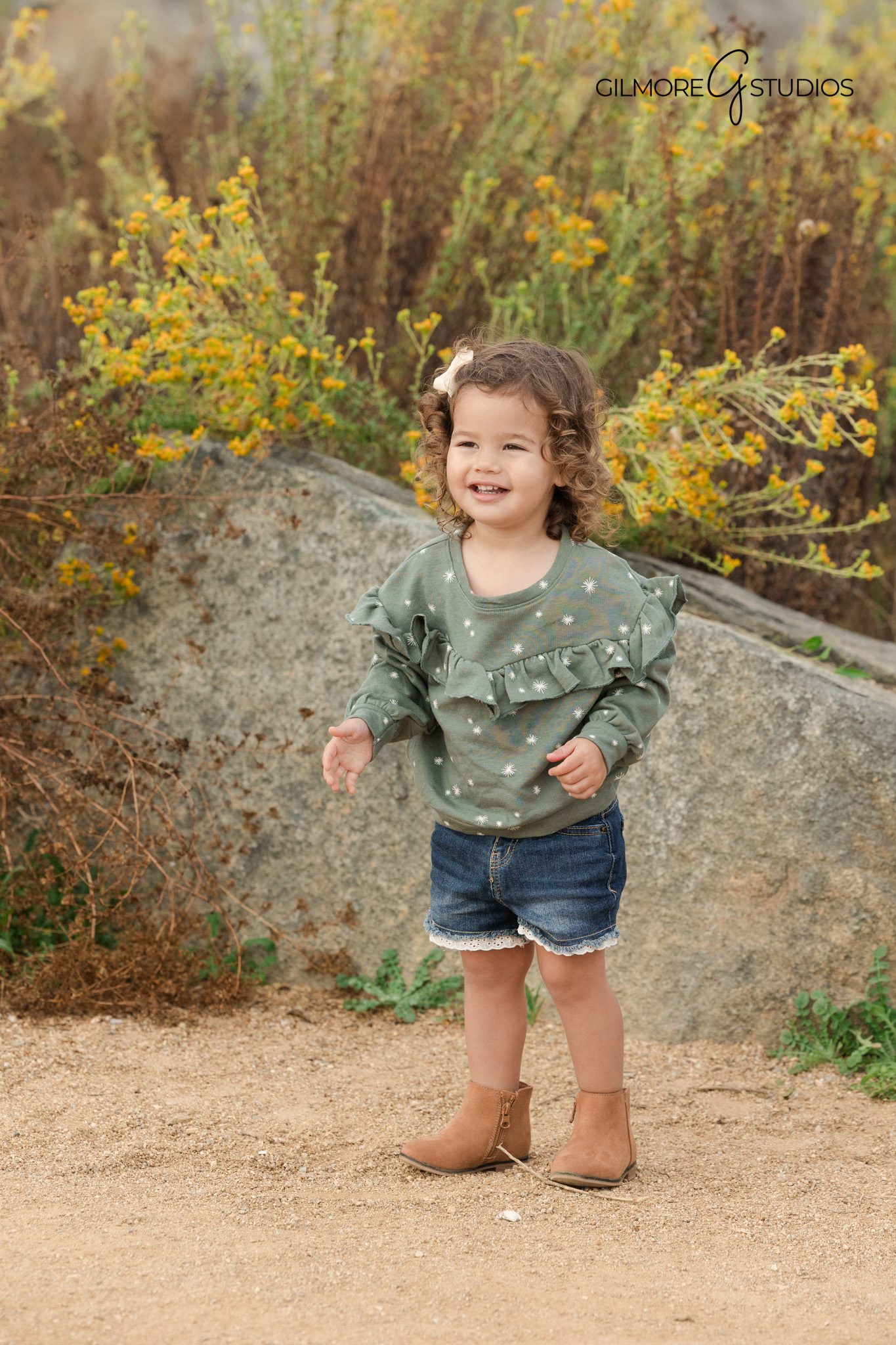 Family gathered together at sunset

Outdoor candid family photography