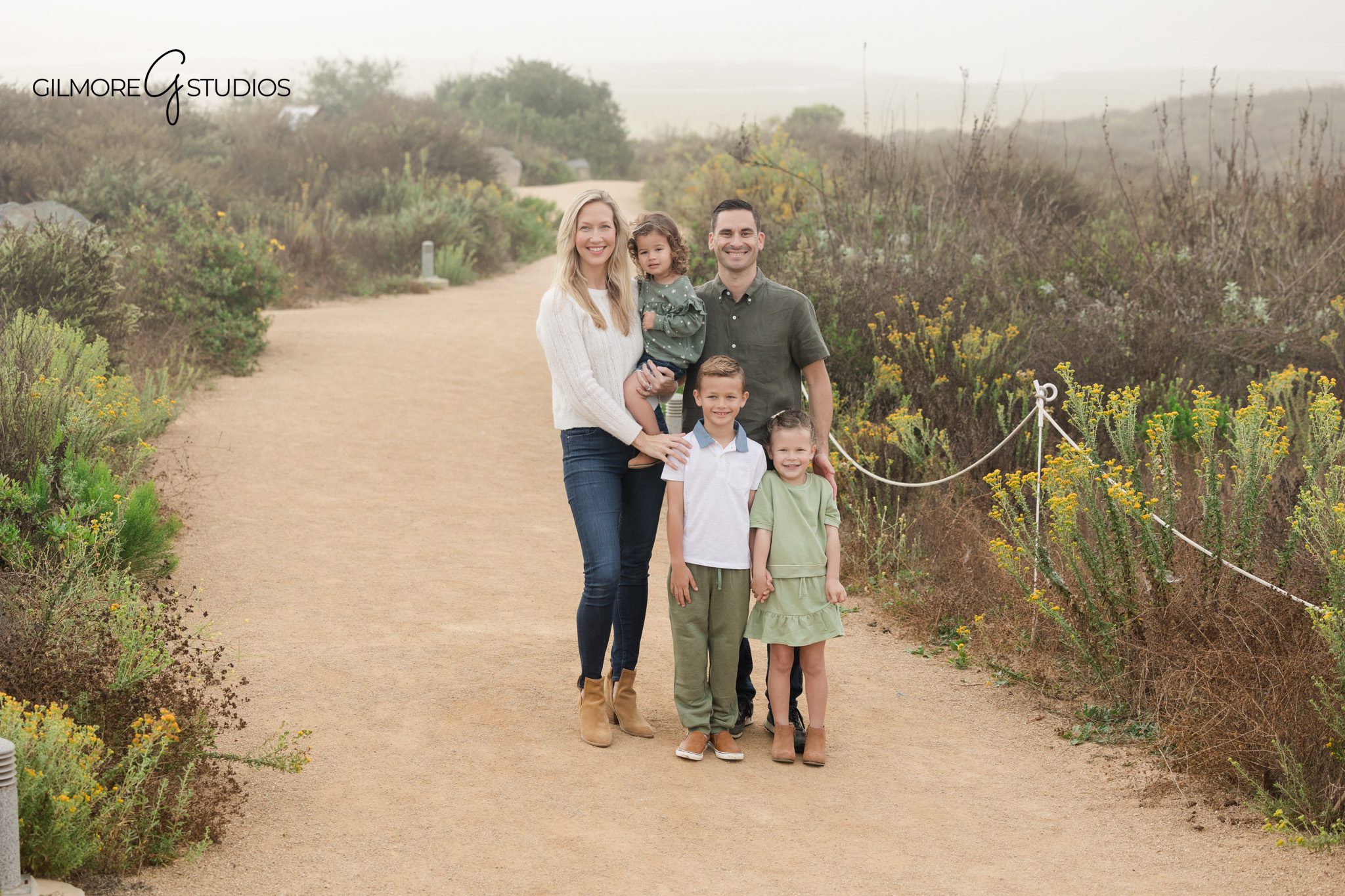 Back Bay family portrait Newport Beach natural scenery photography

Family portrait photography Newport Beach Back Bay nature location