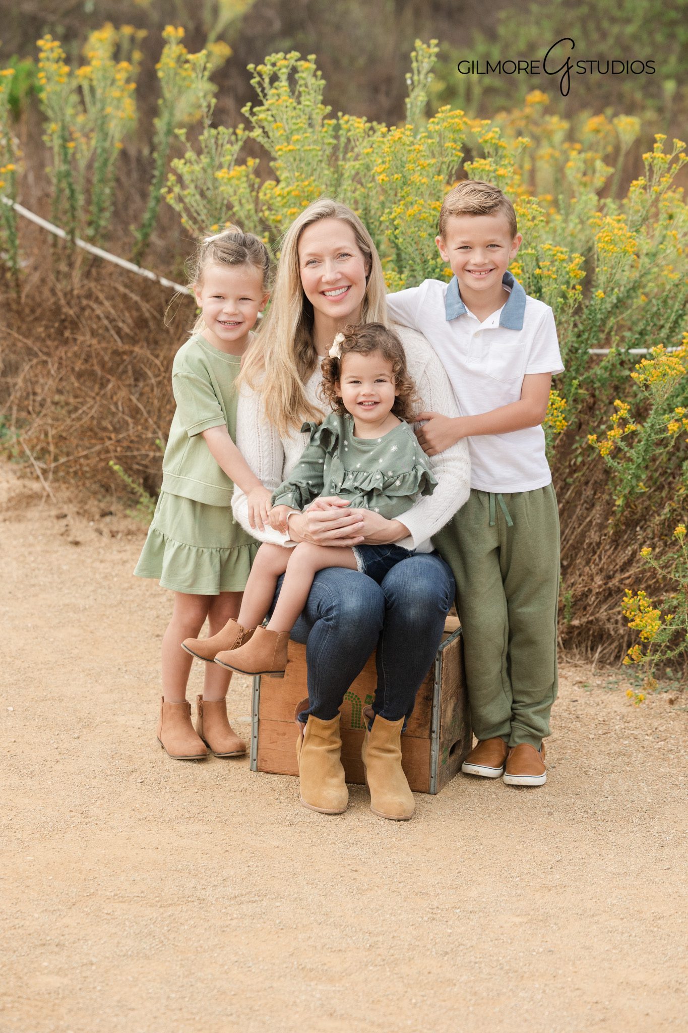 Parents laughing with kids during session

Outdoor lifestyle family photography