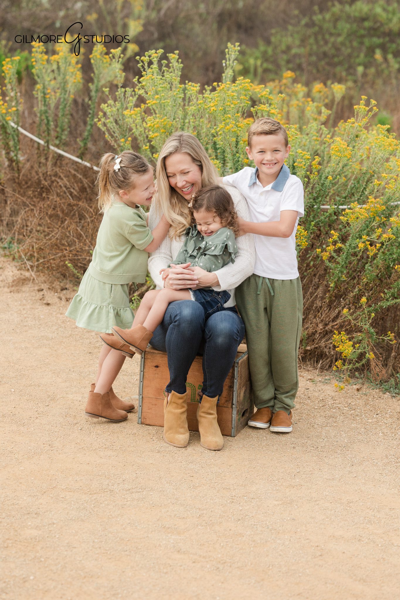 Newport Beach family photographer capturing Back Bay family portrait

Back Bay Newport Beach family photography natural light portrait