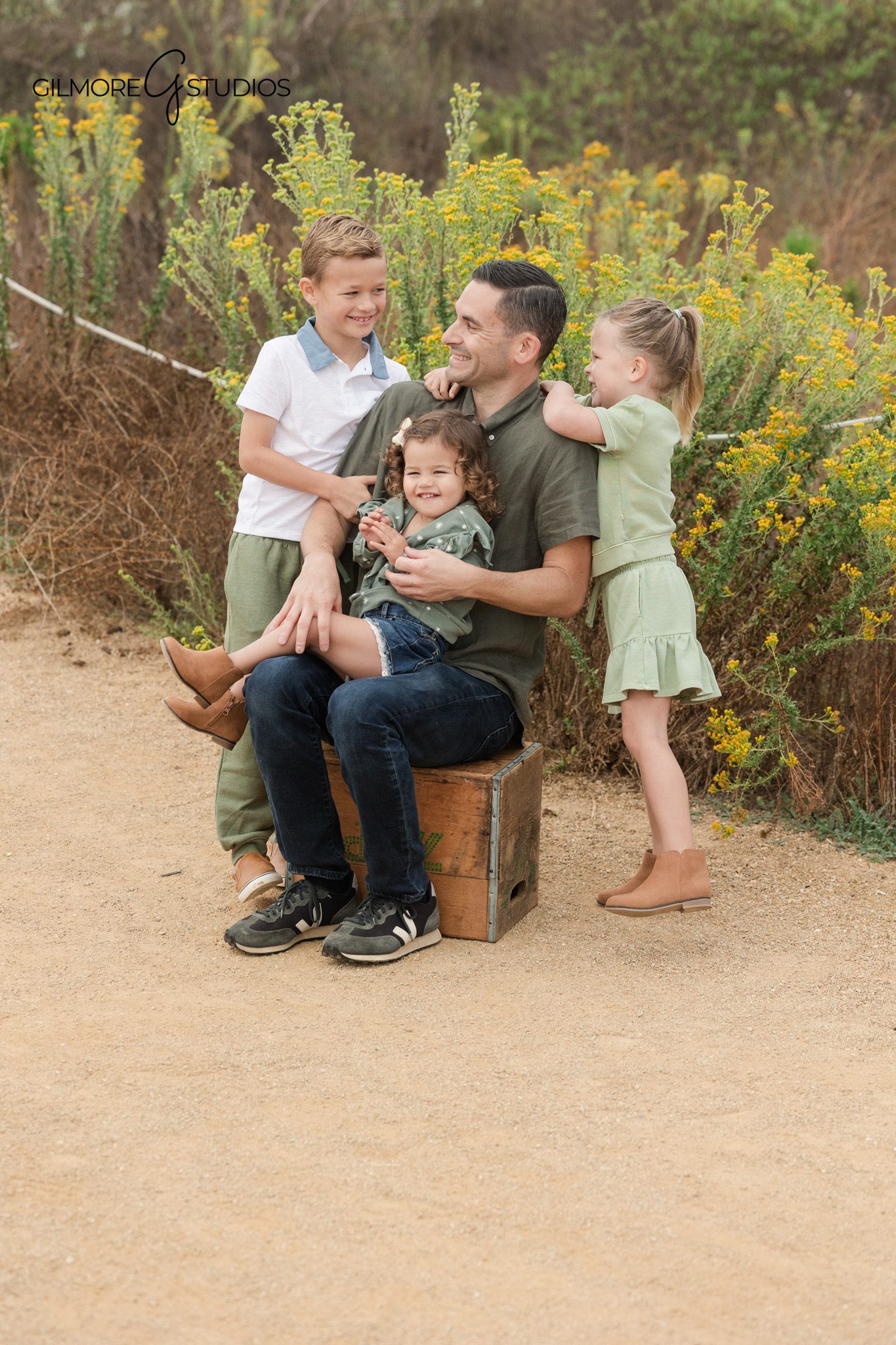 Family portrait session at Back Bay photographed by Newport Beach photographer

Back Bay family portrait Newport Beach professional photography session