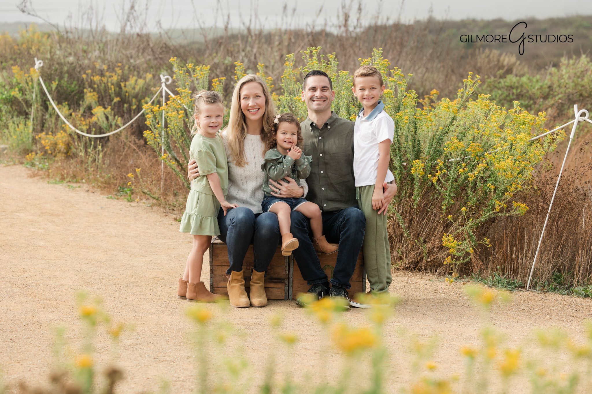 Relaxed outdoor family portraits in Newport Beach

Back Bay Newport Beach natural light family photos