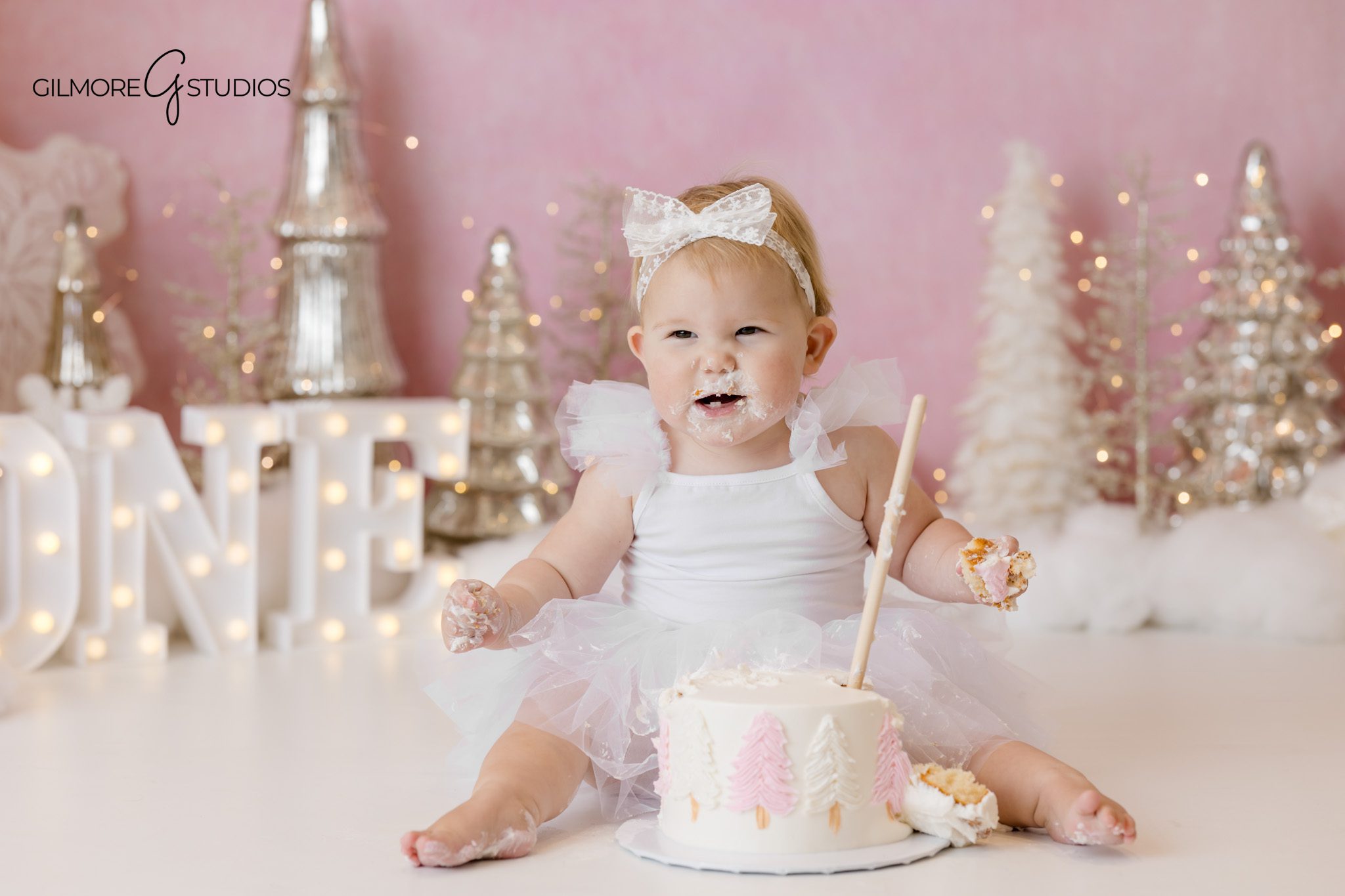 First birthday cake smash photography

Baby portrait with birthday theme