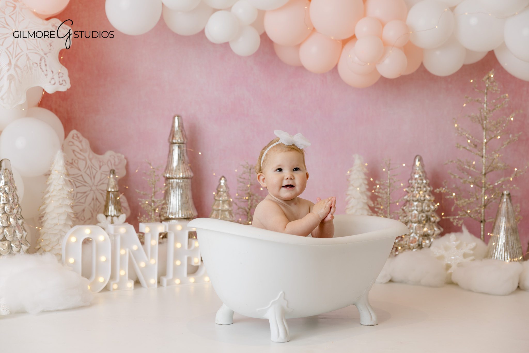 Toddler milestone portrait session

Cake smash photography moment