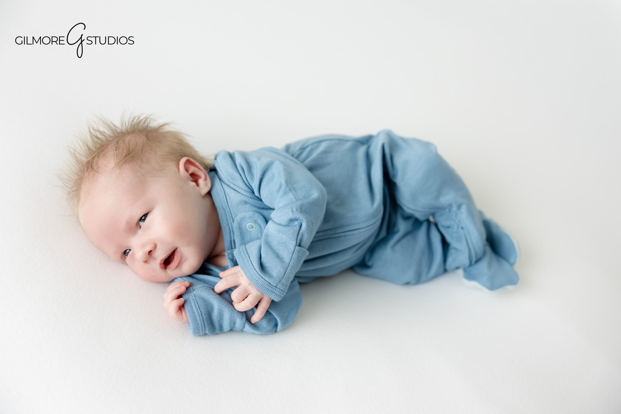 Soft and natural newborn portrait

Newborn portrait with peaceful photography style