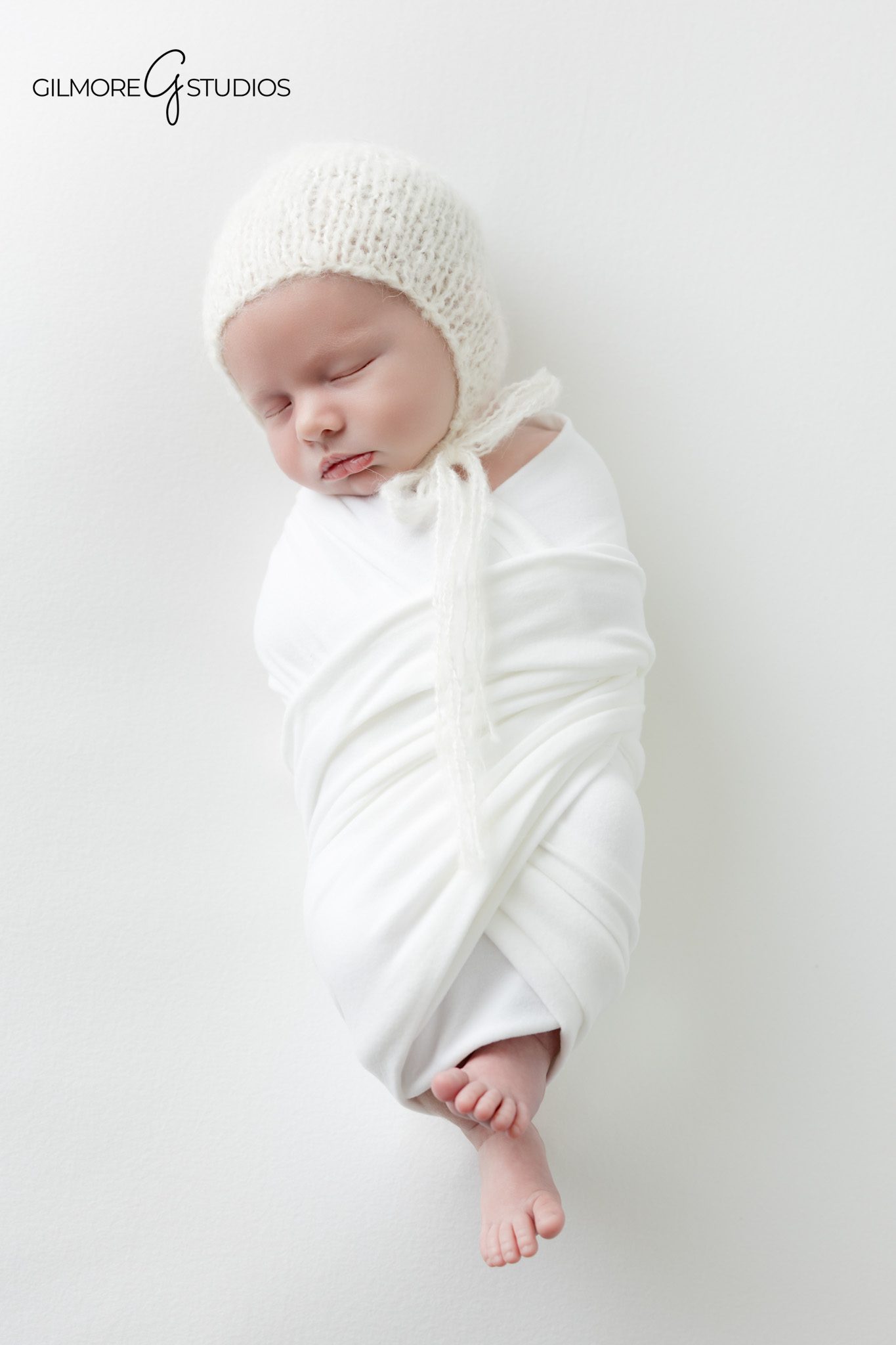 Simple newborn photography portrait

Natural newborn baby portrait photography