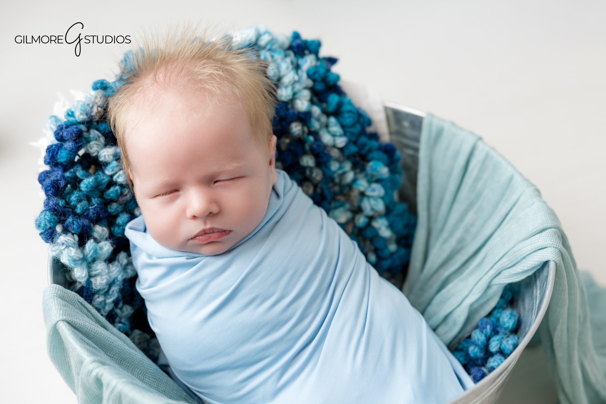 Newborn portrait captured naturally

Soft newborn photography portrait moment