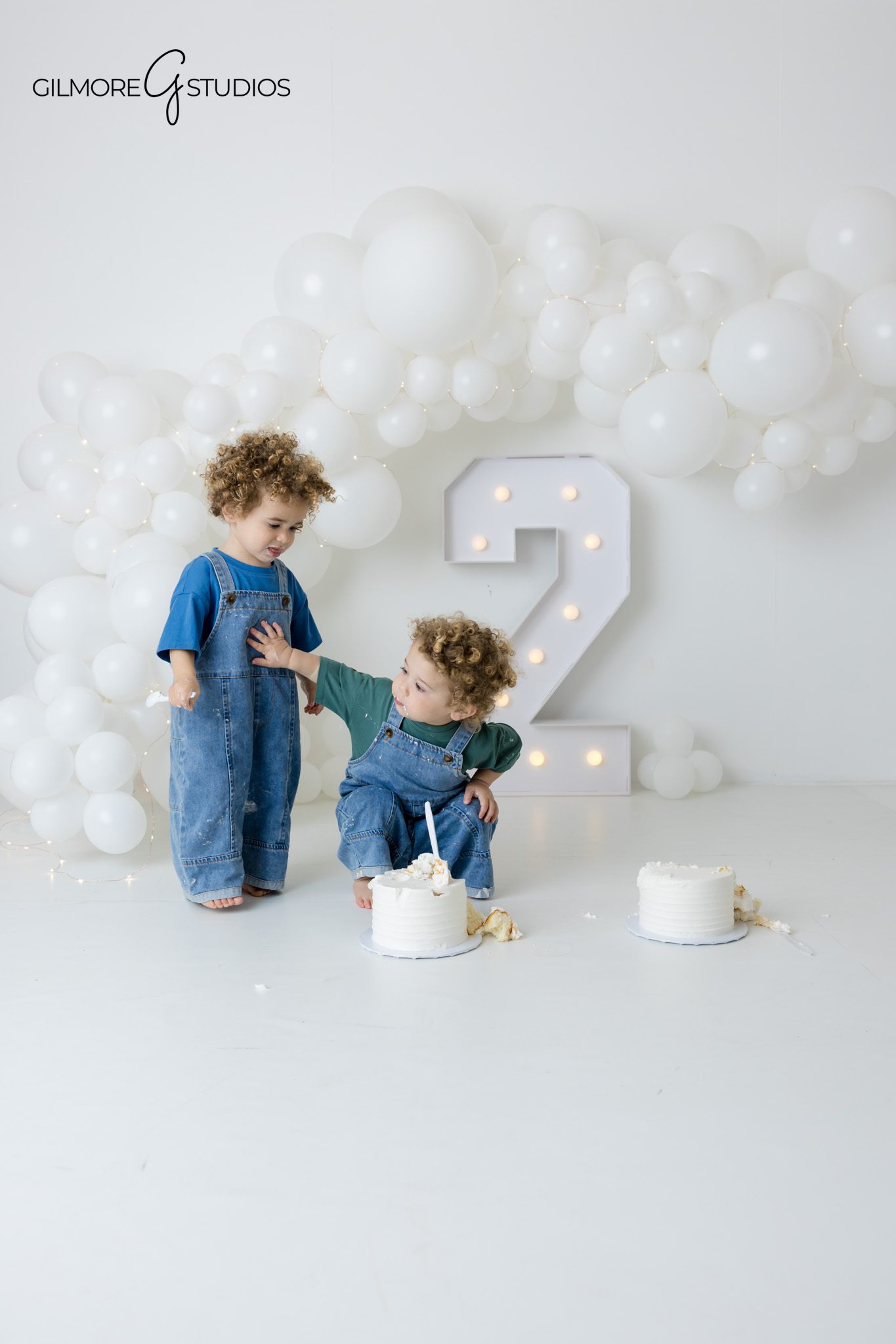 Timeless children portrait photography

Neutral backdrop birthday photography