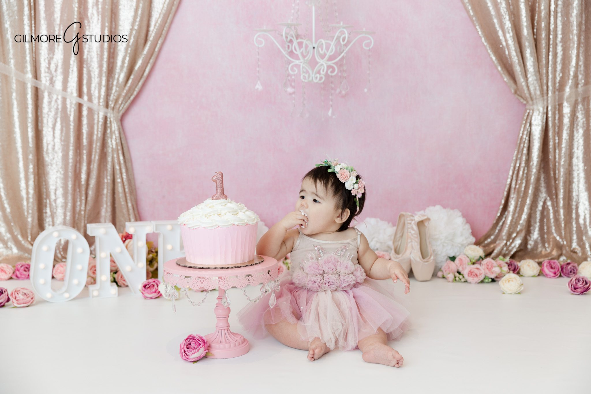 Newport Beach baby photographer cake smash floral ballerina theme portrait
cake smash portrait photography baby girl tulle dress birthday session