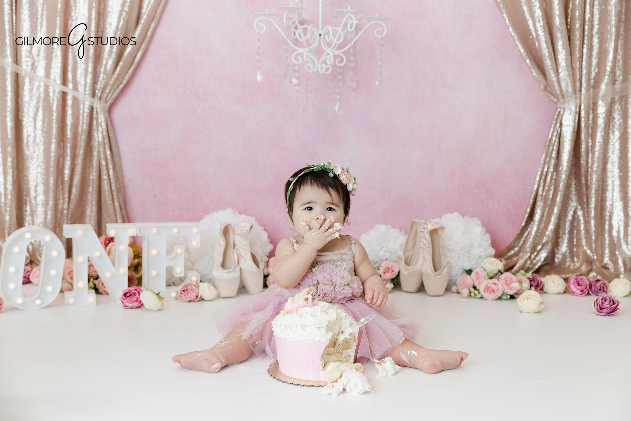 baby girl cake smash photographer floral ballerina theme portrait photography
Newport Beach baby photography cake smash pastel pink studio portrait