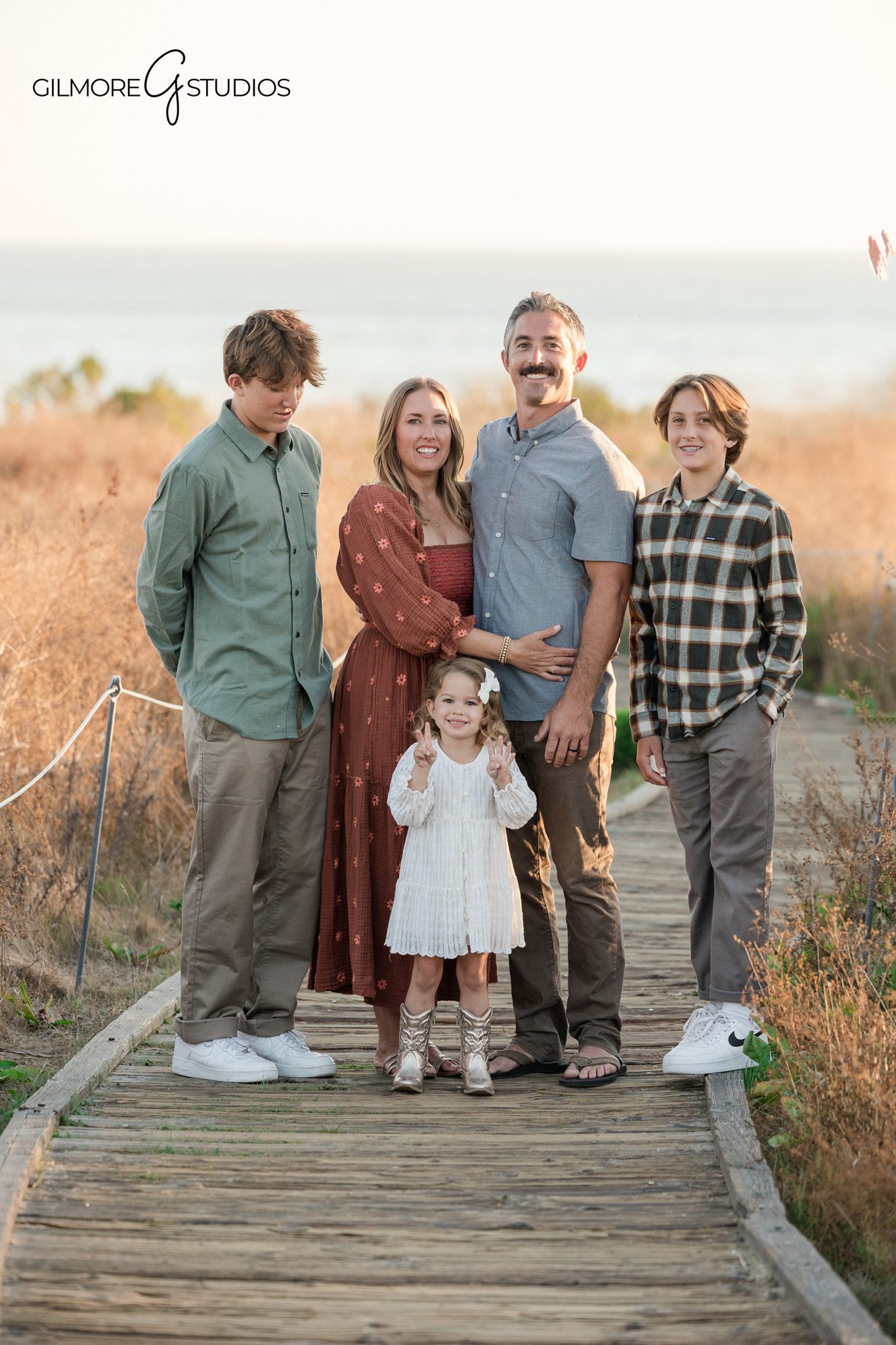 Crystal Cove family photography with natural lighting

Newport Beach family portrait with ocean backdrop