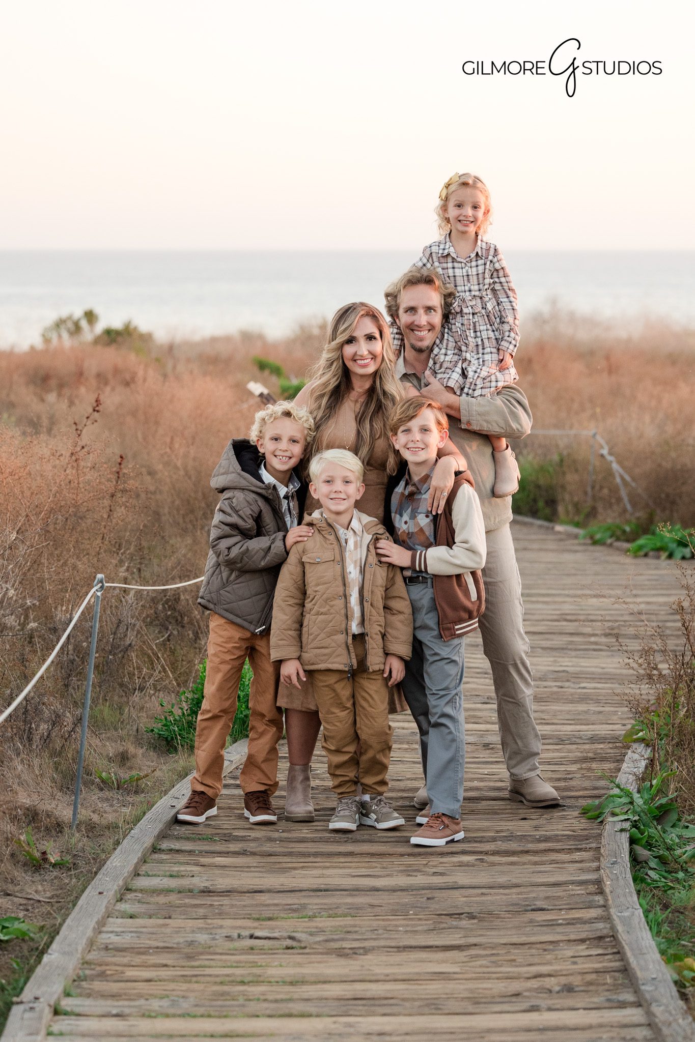 Crystal Cove family photographer candid lifestyle beach photography
Newport Beach beach family photography natural light portrait session