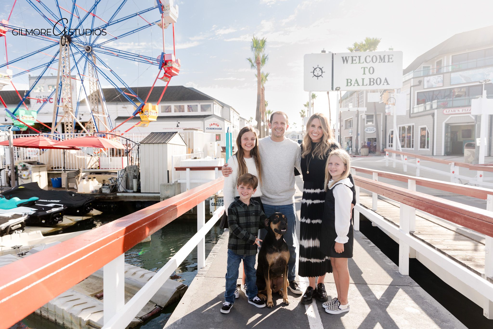 Family portrait photography session at Newport Beach

Beach family portrait photographed by Newport Beach photographer