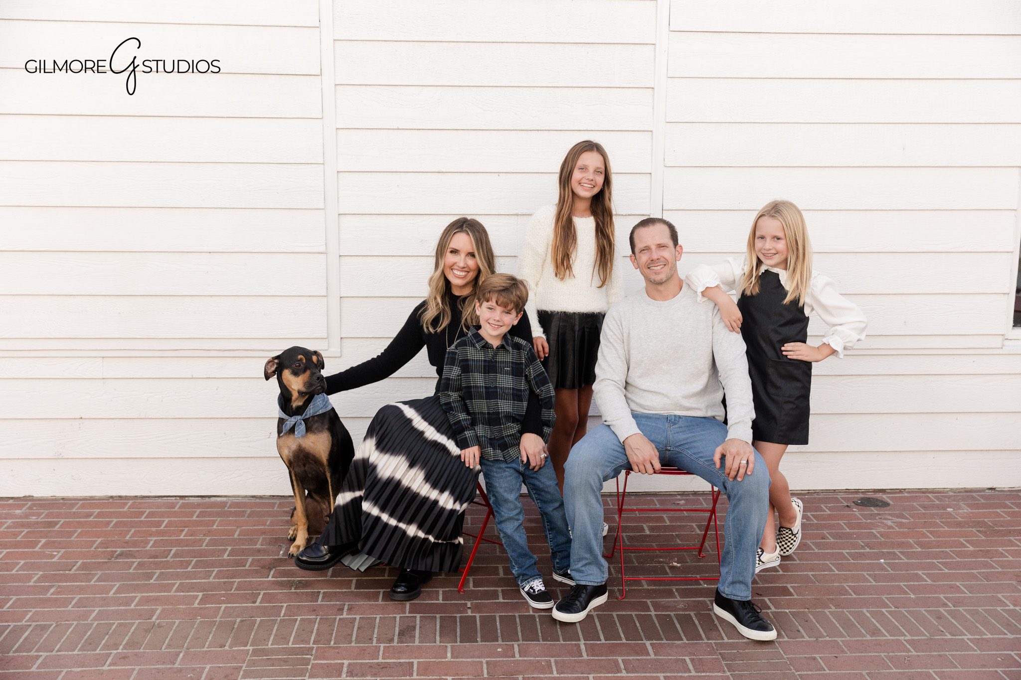 Family photography session near Balboa Beach

Family portrait photography on the Newport Beach coastline