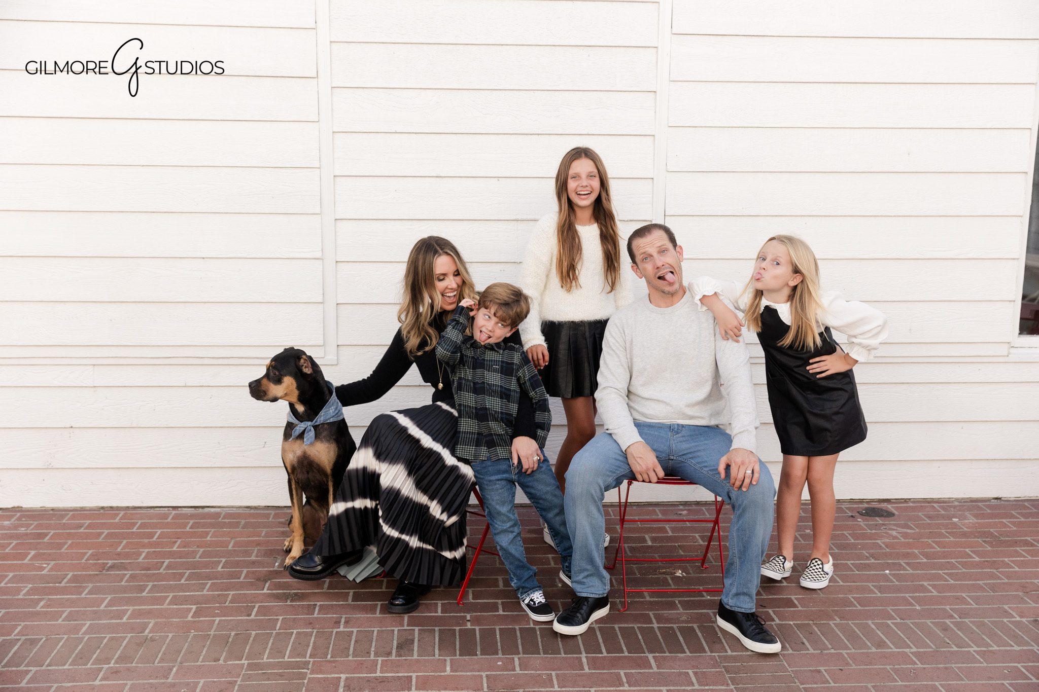 Beach family portrait photographed during lifestyle session

Newport Beach photographer capturing candid family portrait