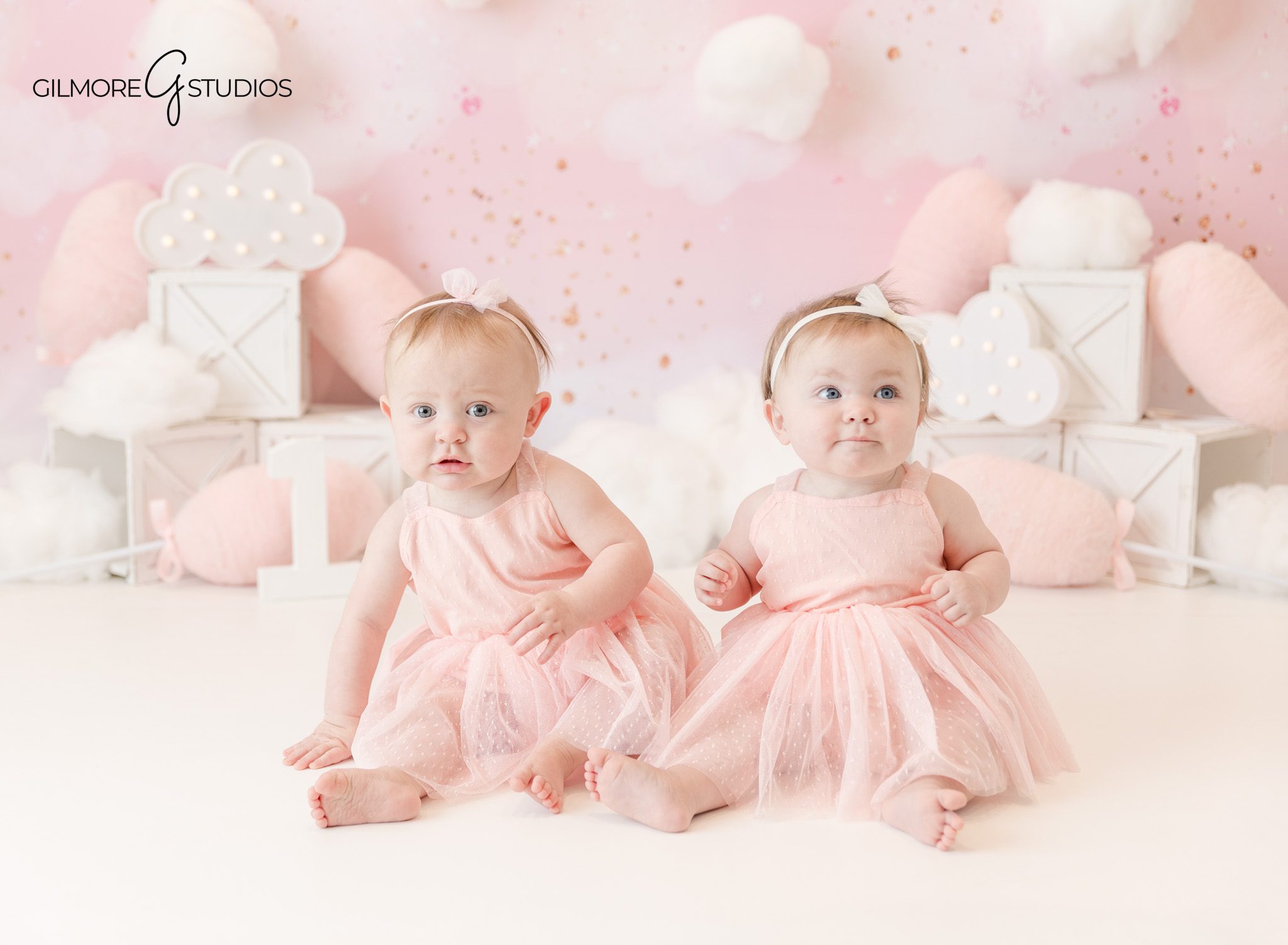 First birthday milestone portrait photography session

Baby portrait photography with birthday theme