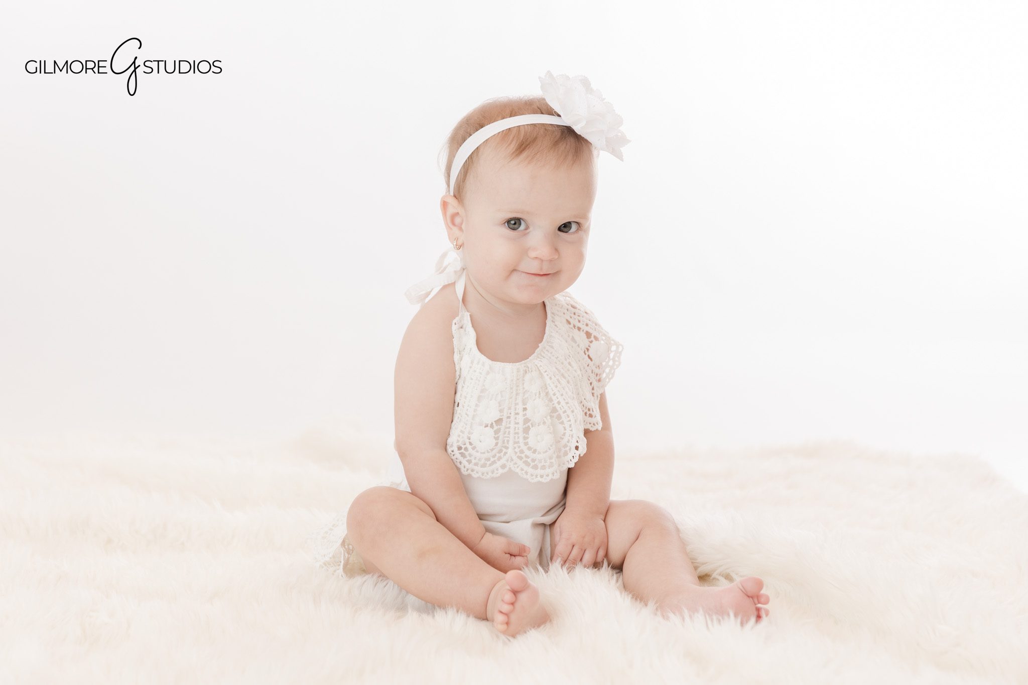 First birthday photography portrait of baby sitting

Baby portrait photography during milestone session