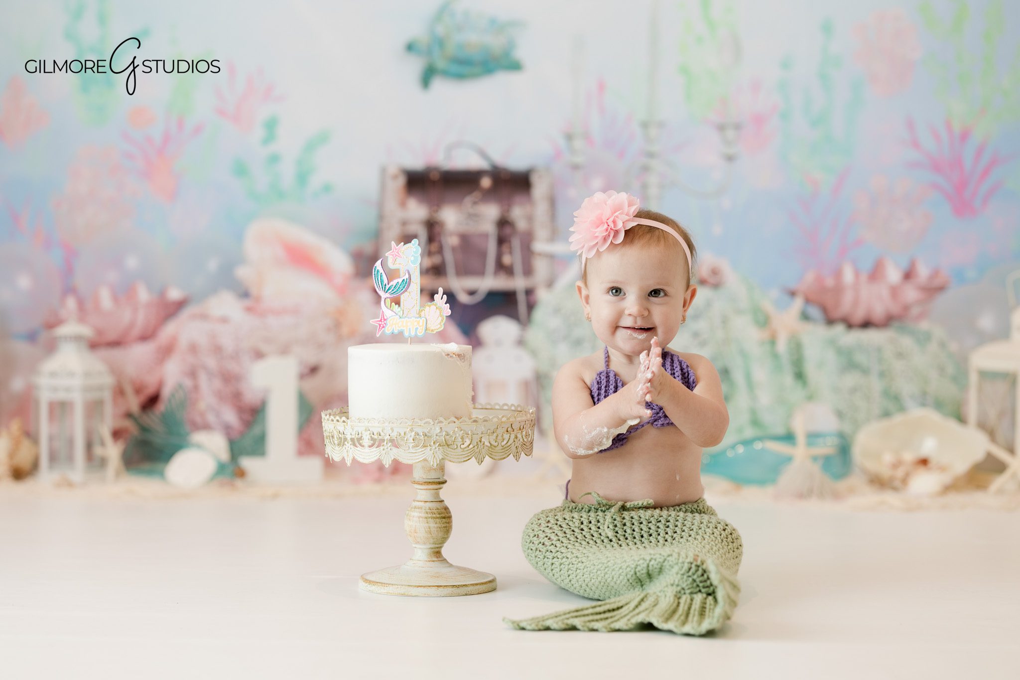First birthday baby portrait photography session

Cake smash portrait photographed by baby photographer