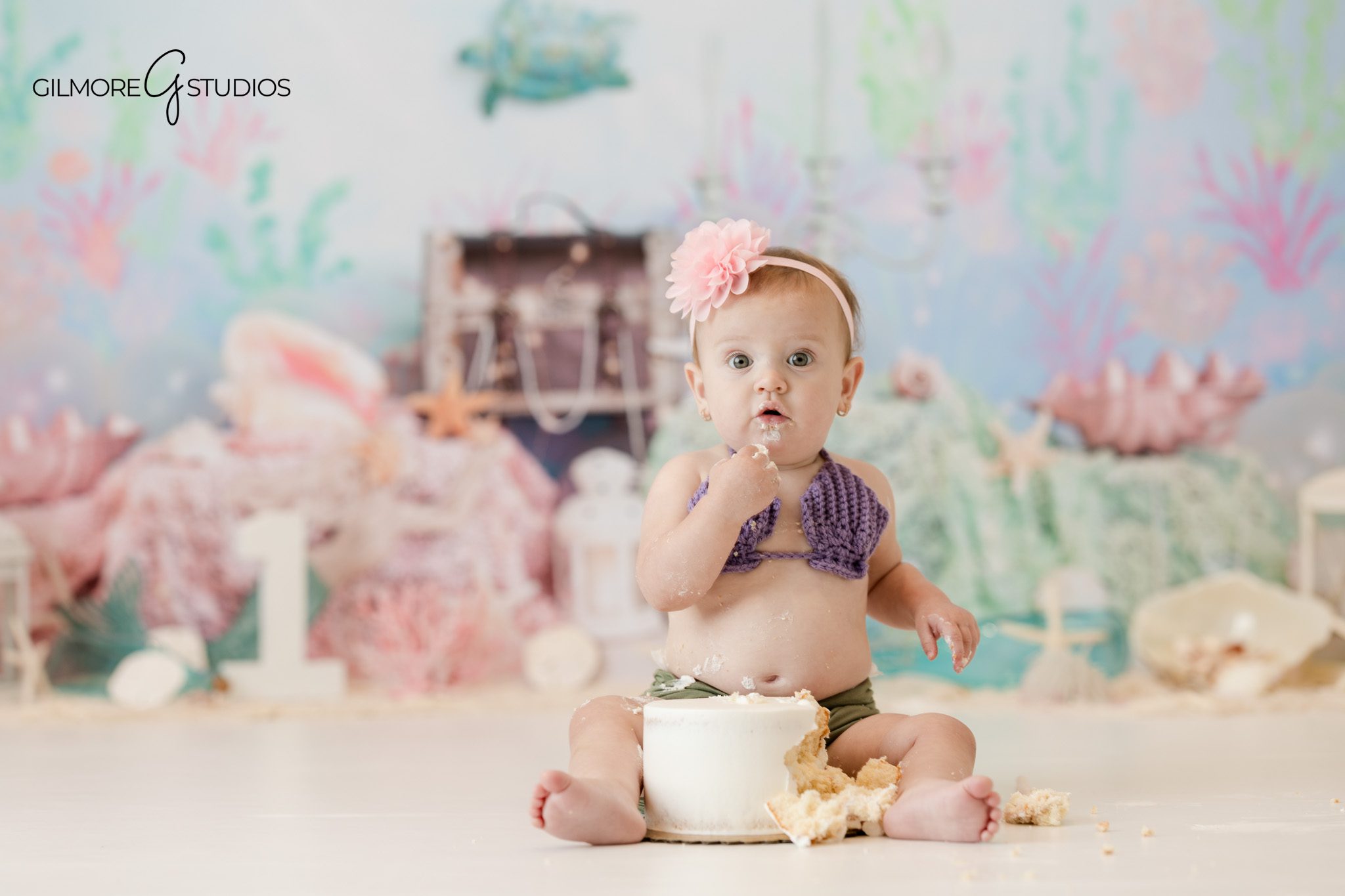 Cake smash portrait photographed during milestone photography session

Baby milestone portrait photography capturing curious expression