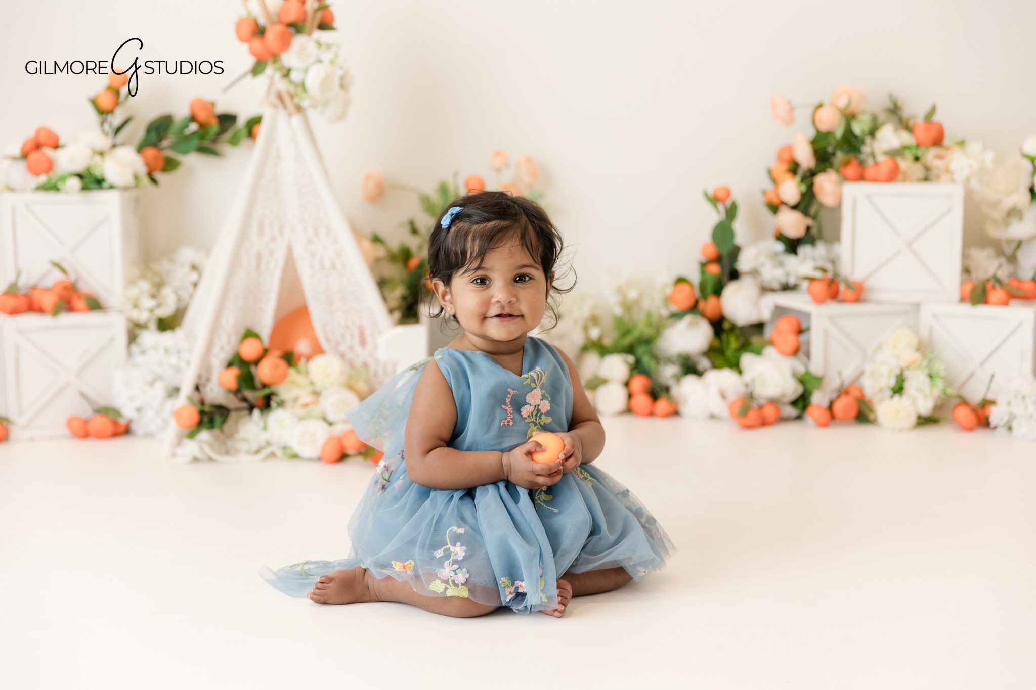 First birthday milestone portrait photography session
Baby portrait photography with simple birthday setup