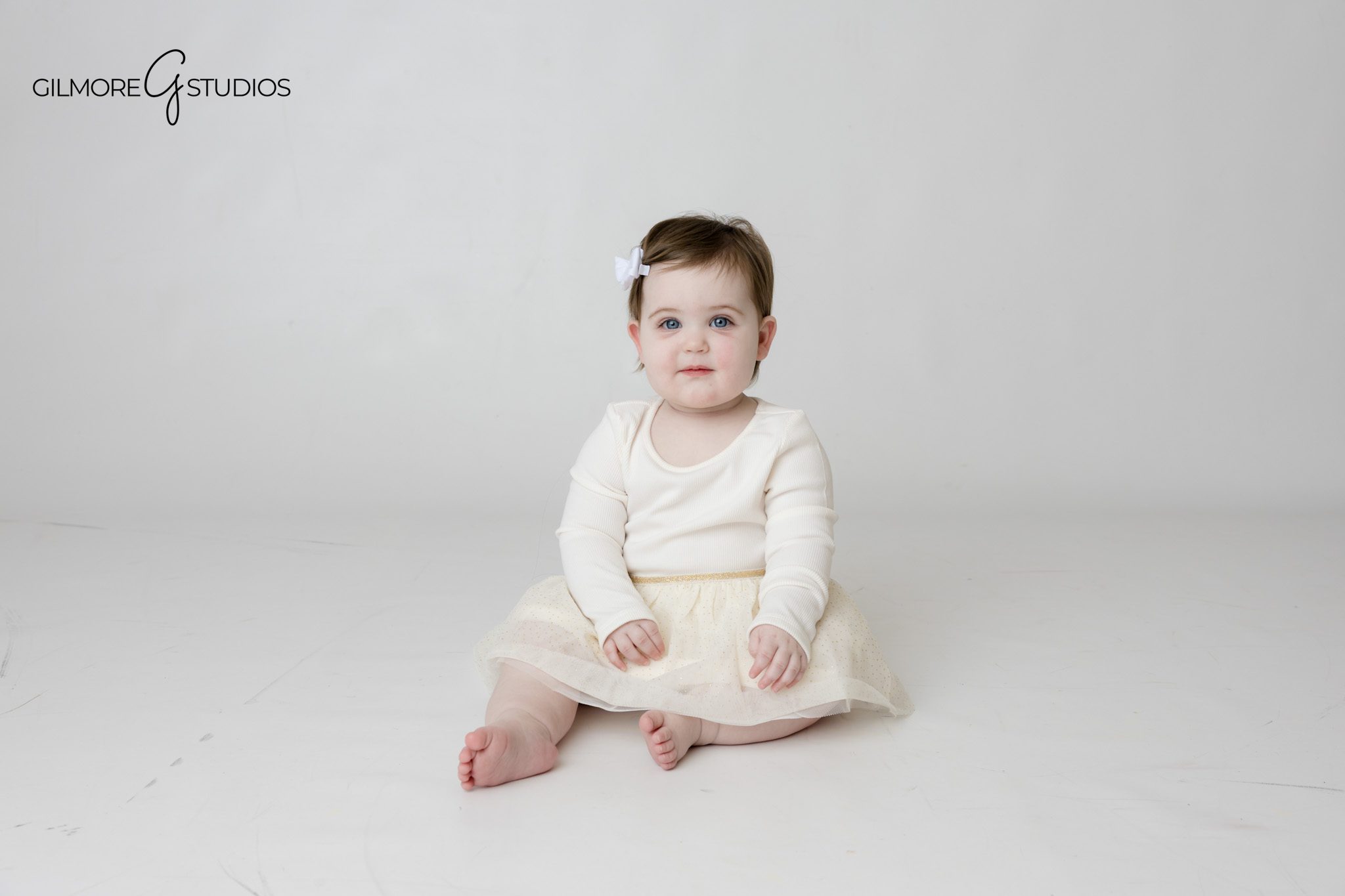 Baby portrait photography showing first birthday celebration

Baby photography portrait with simple birthday setup