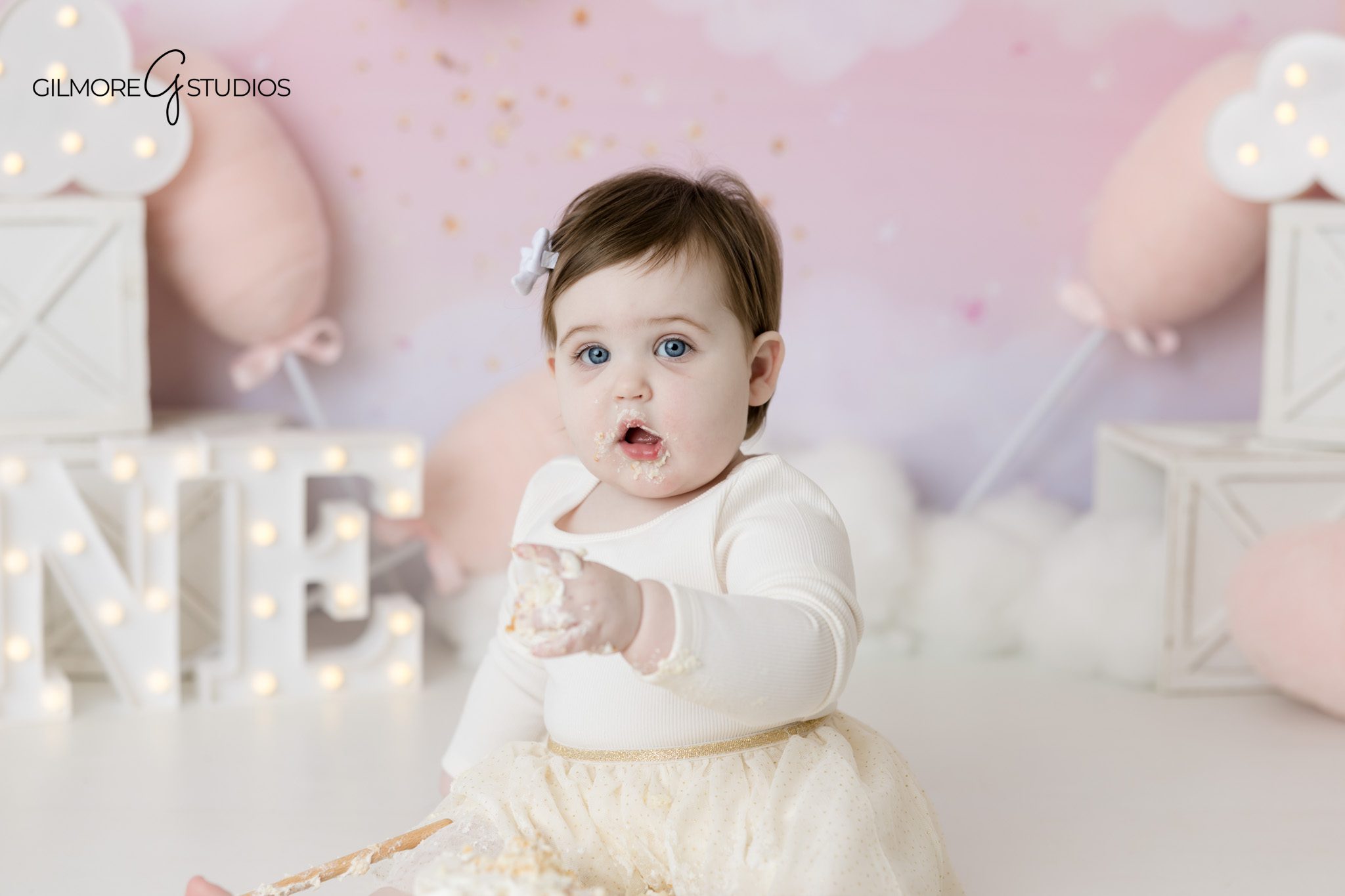 Baby portrait photographed during milestone photography session

First birthday portrait photography of baby sitting