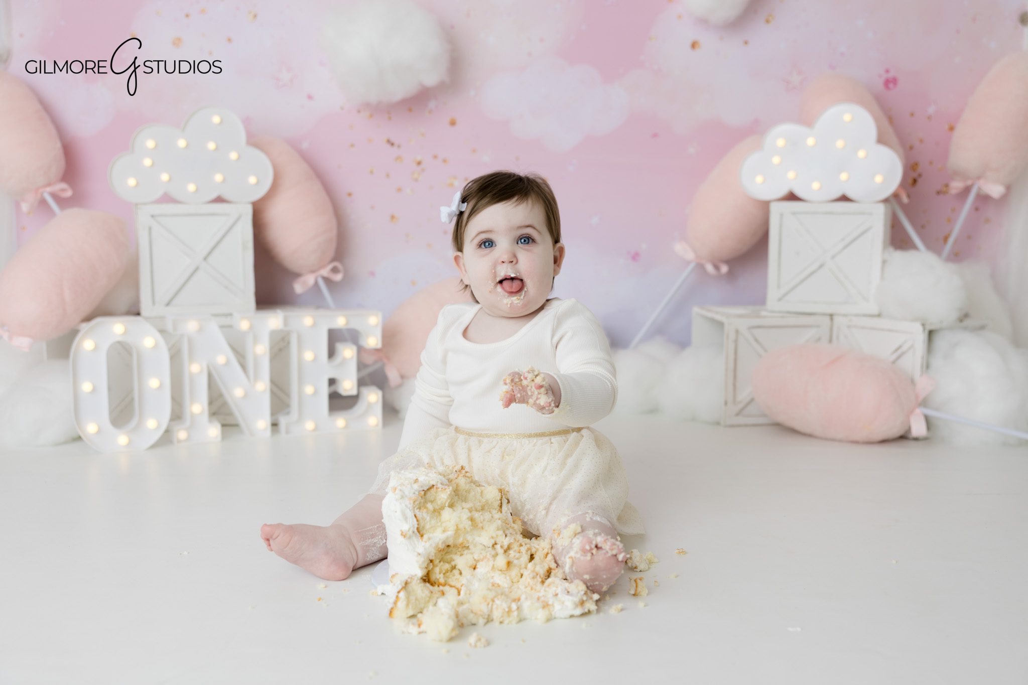 Baby milestone portrait photography session

First birthday baby portrait photography
