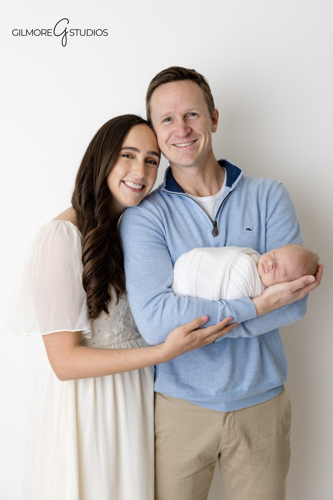 Newborn photography portrait with simple styling

Sleeping baby portrait during professional photography session
