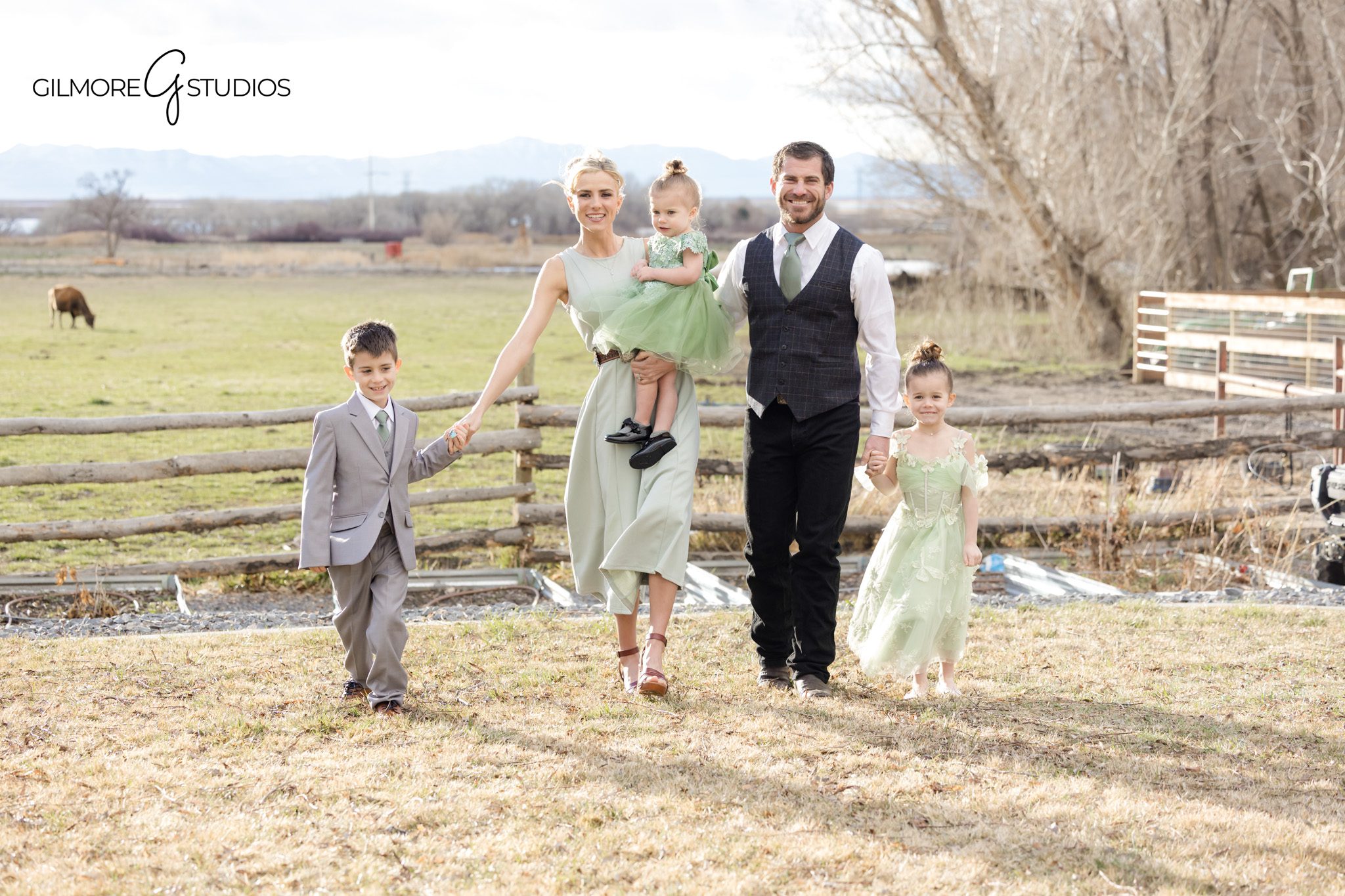 Salt Lake City photographer capturing family reunion portrait

Large family portrait photography session outdoors