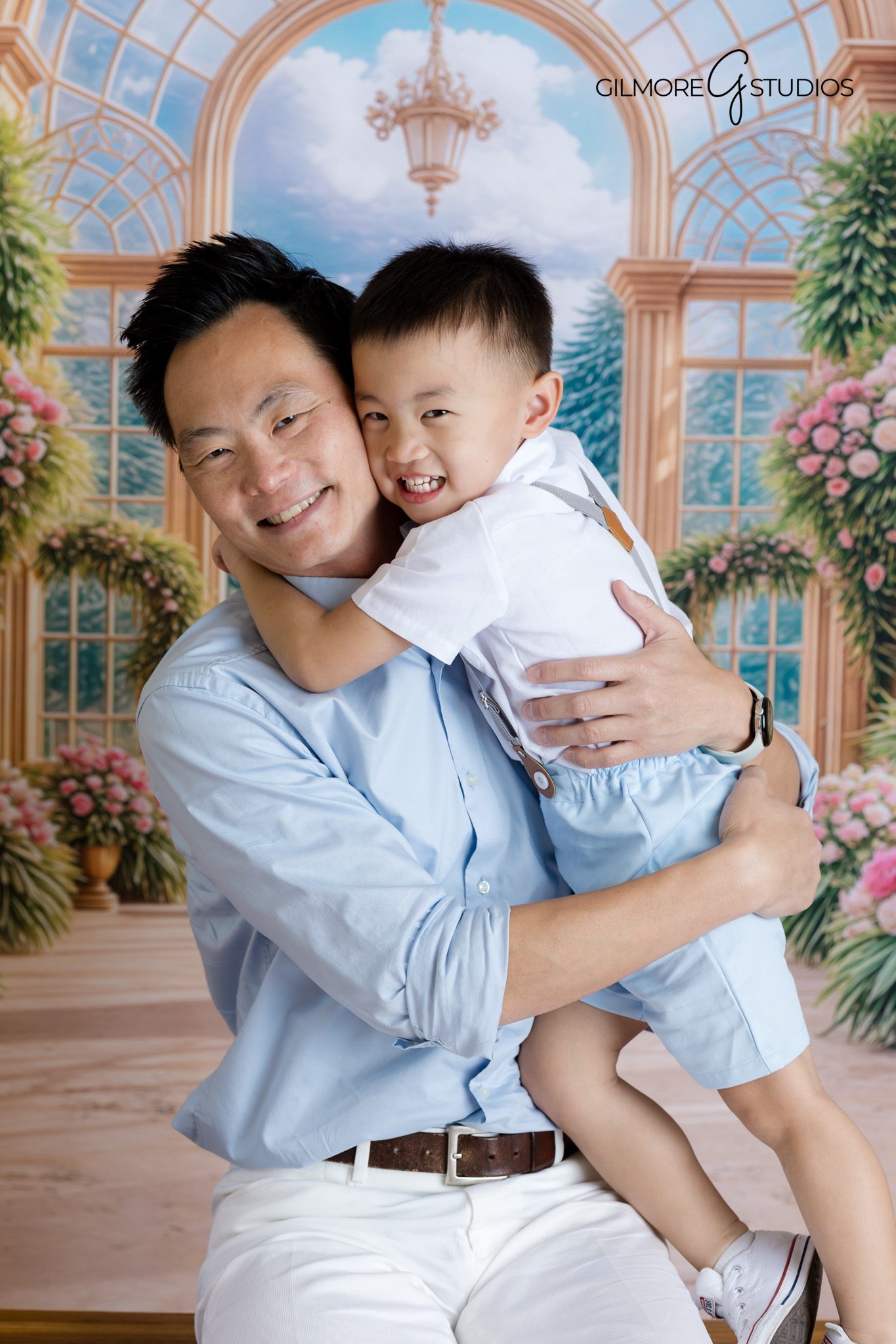 spring family portrait photography Easter mini session kids smiling
Easter mini session photographer baby sitting with bunny portrait