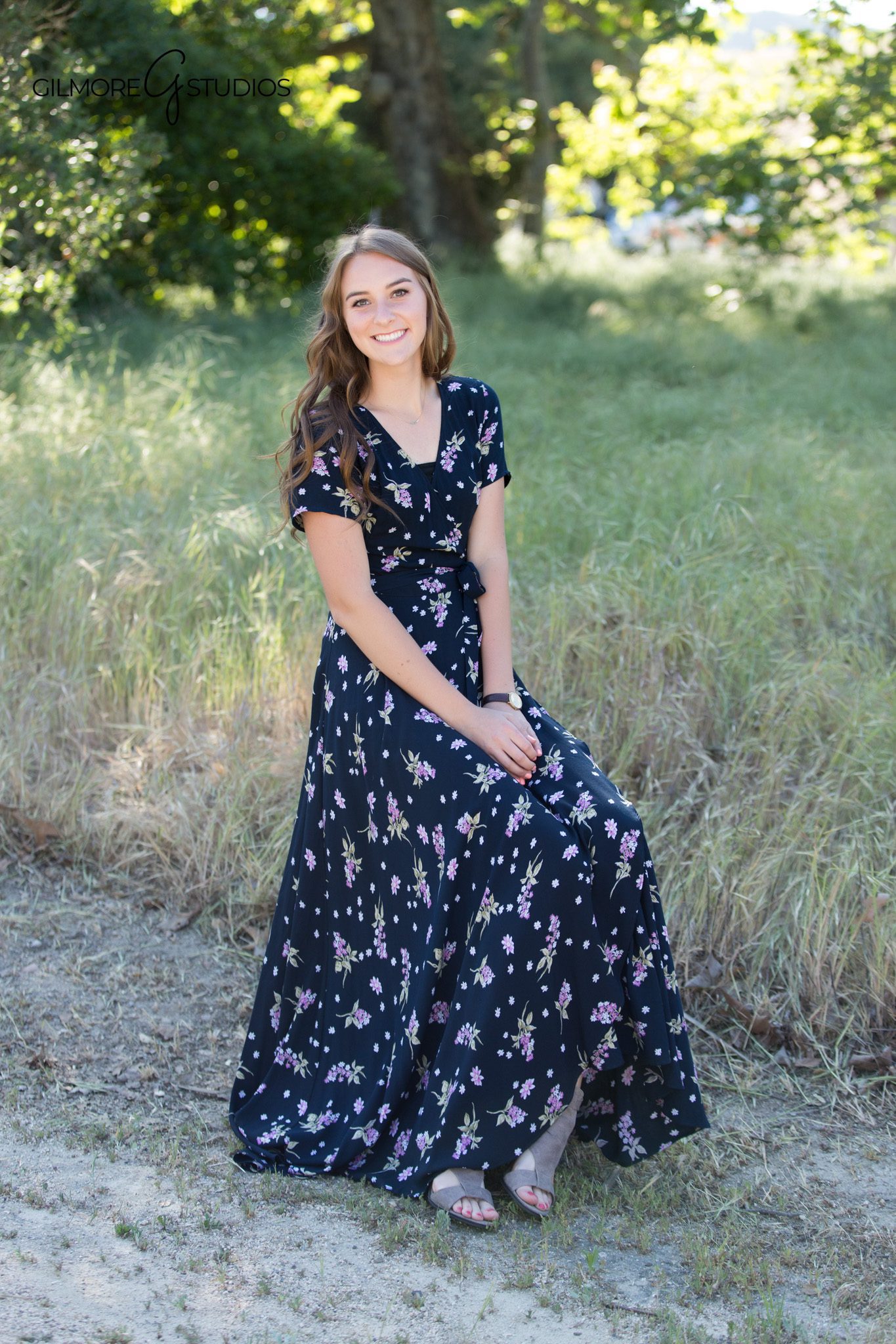 Senior candid moment nature background
Senior walking pose natural portrait