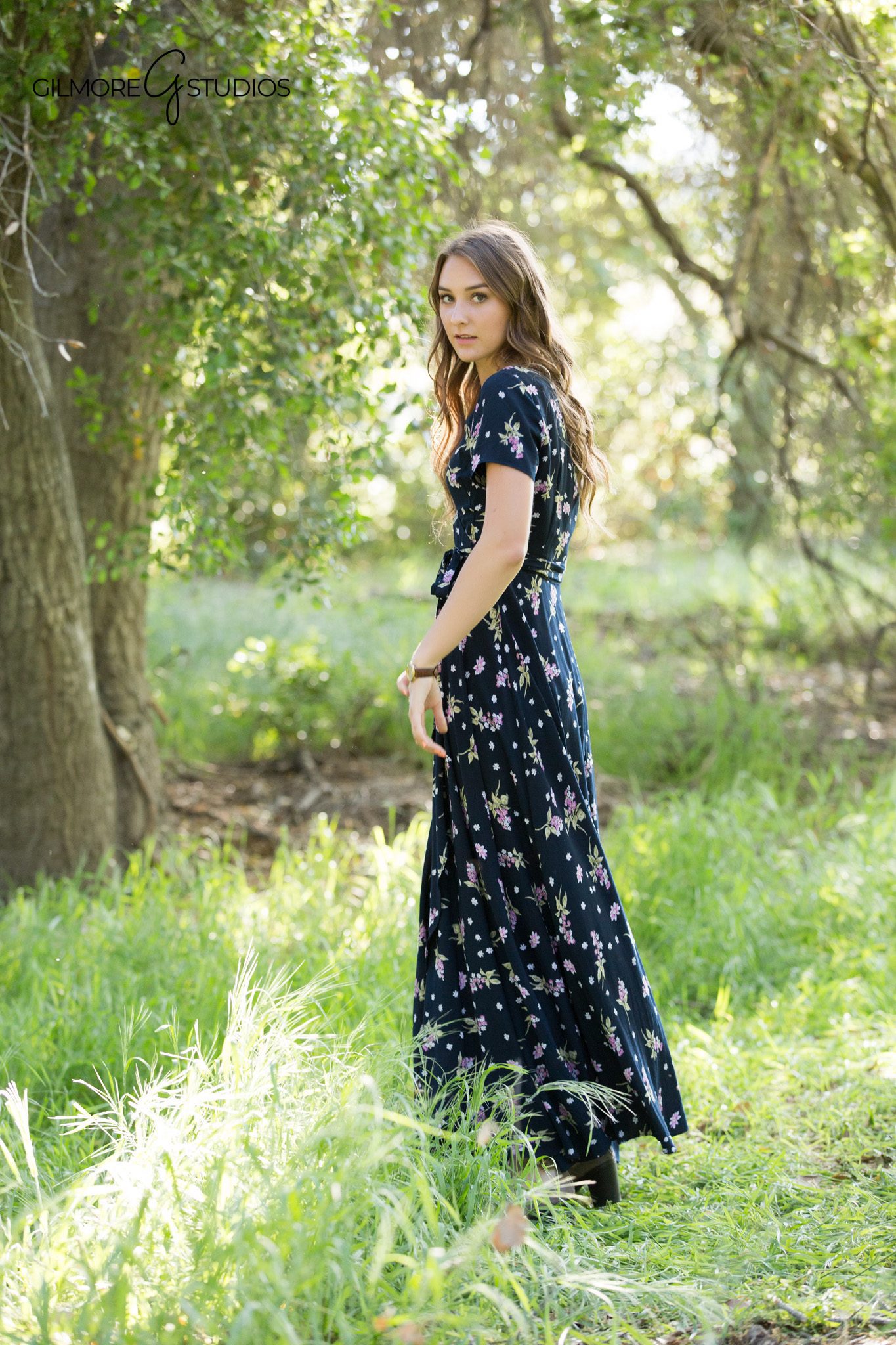 Senior photos confident pose hills
Senior portrait timeless natural style