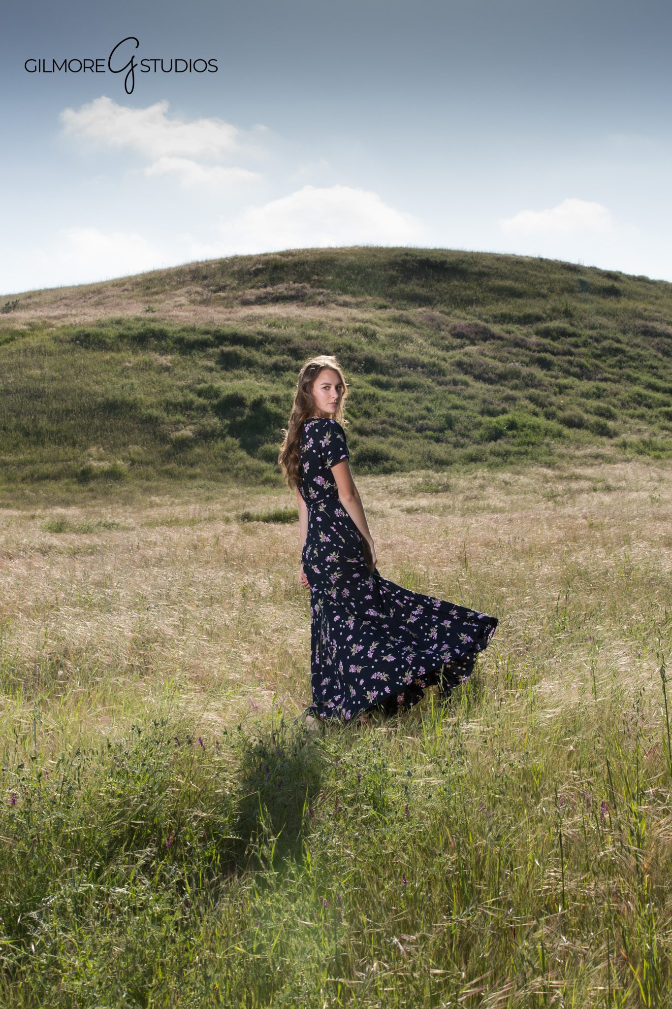 Senior photos warm tones outdoor session
Senior portrait soft light wilderness park