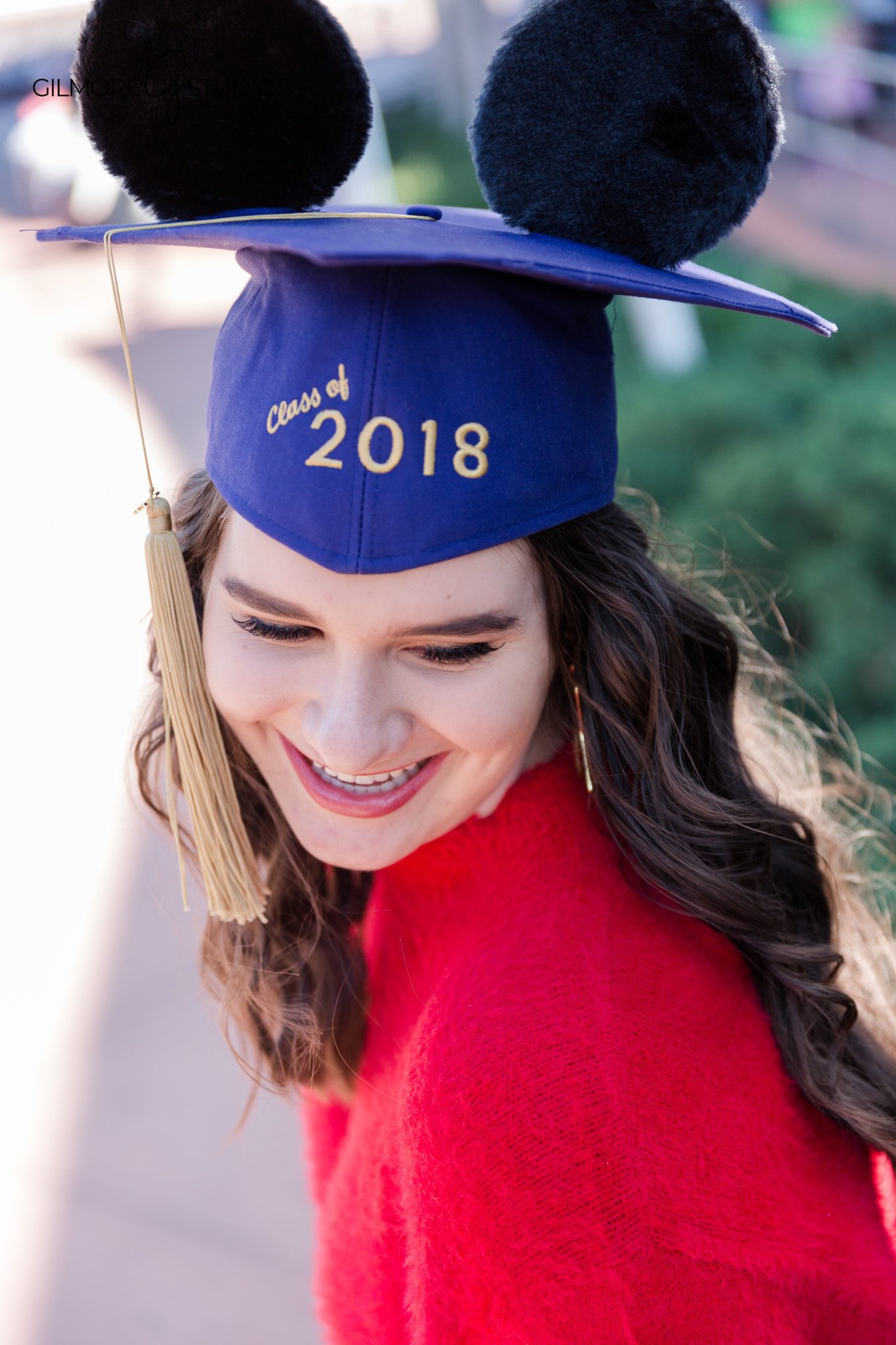 Senior photo shoot Disney World outfit inspiration
Senior portrait outfit soft neutral Disney session