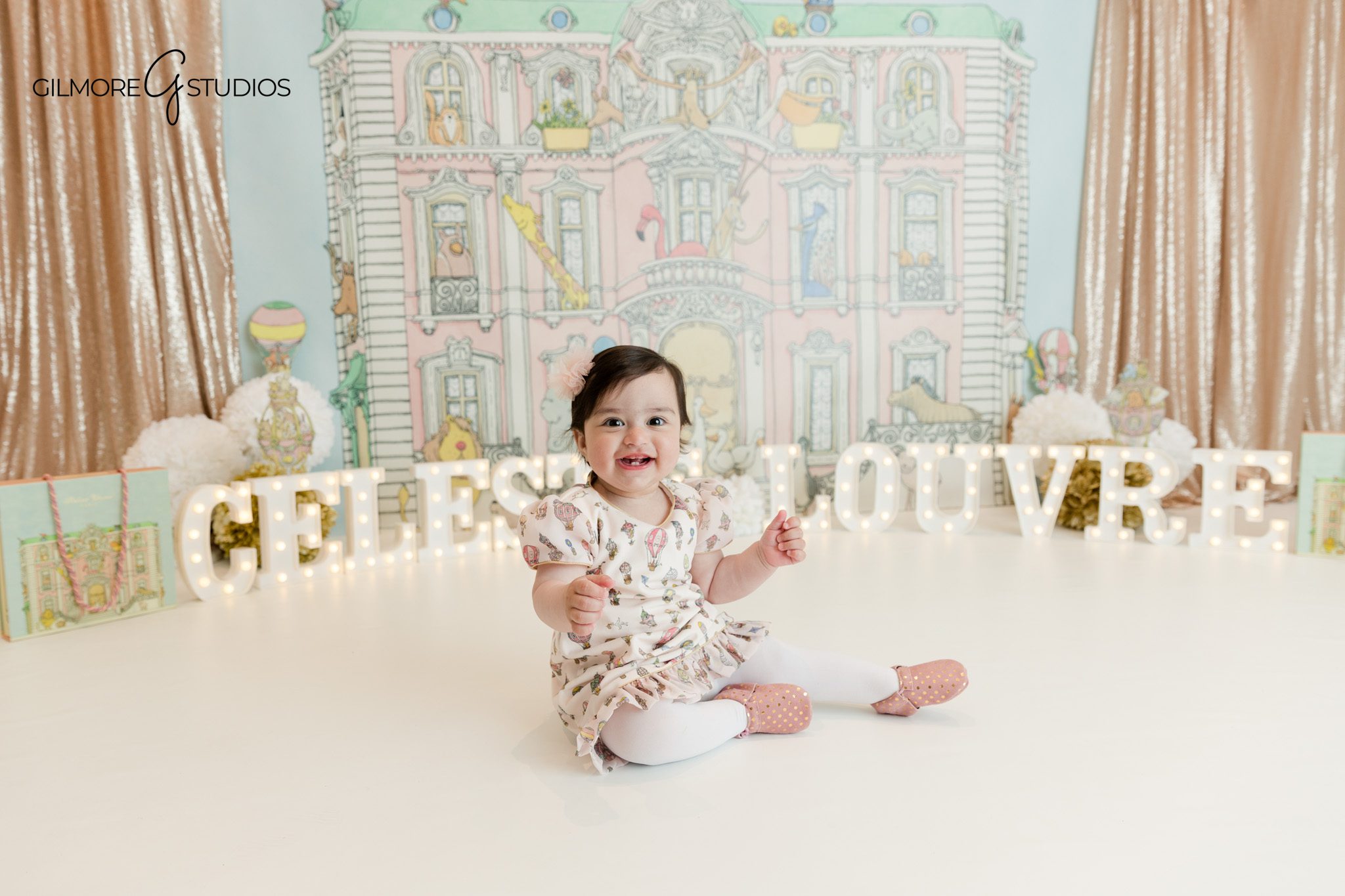 Baby milestone session one year old cake smash Phoenix
Phoenix baby photographer indoor cake smash photoshoot