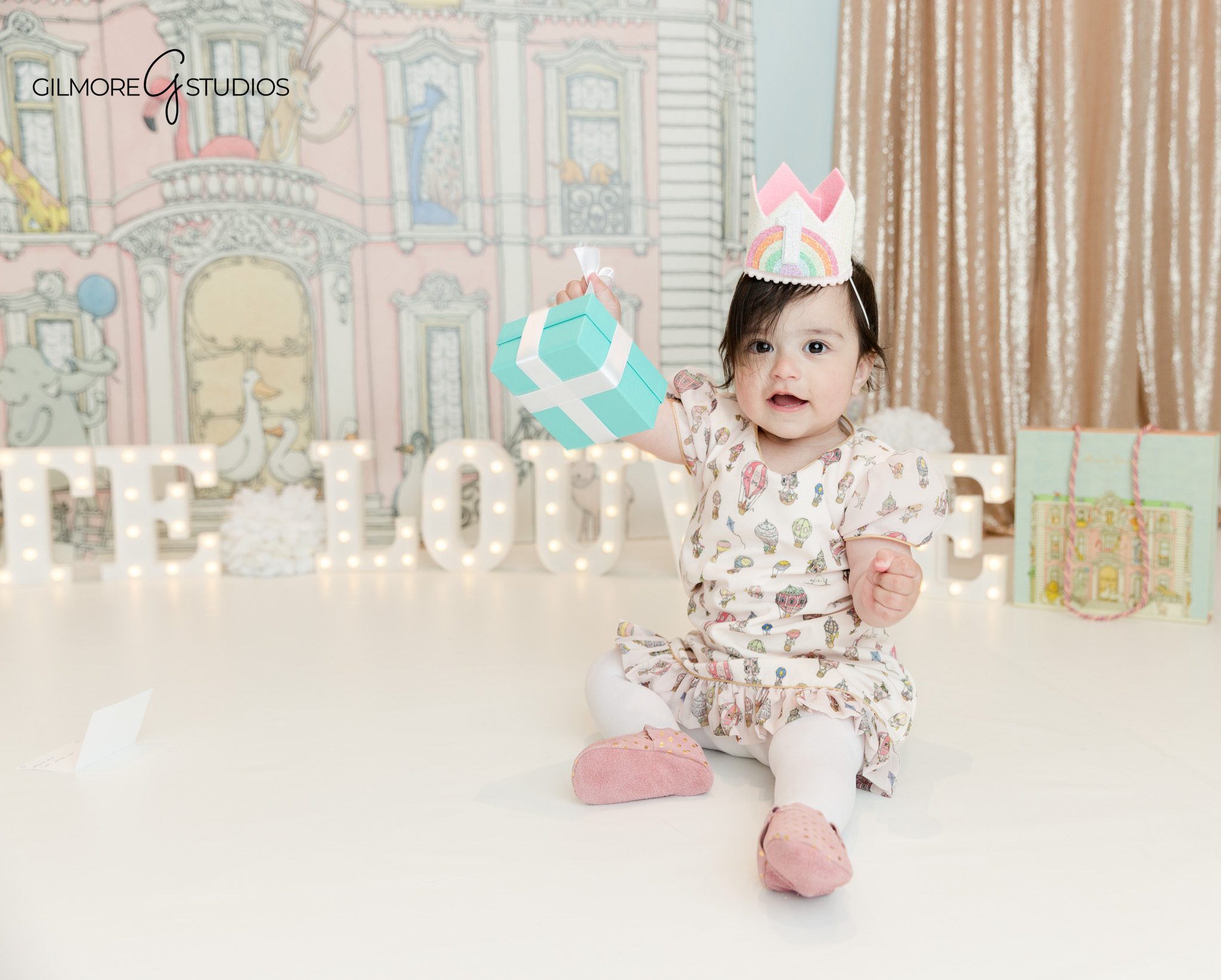 First birthday photoshoot cake smash Phoenix Arizona studio
Baby milestone photography cake smash Phoenix indoor session
