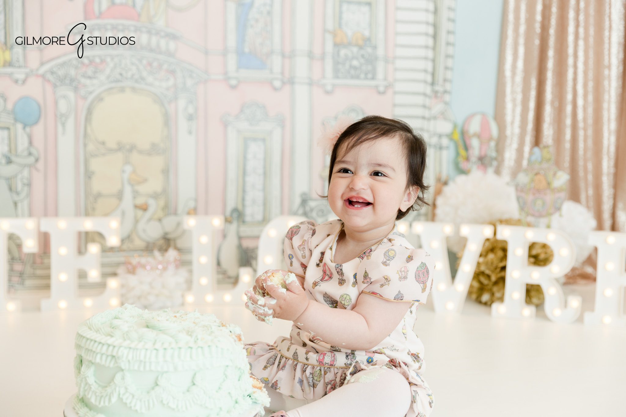 Cake smash session ideas Phoenix pastel theme birthday
One year old baby photoshoot Phoenix cake smash session