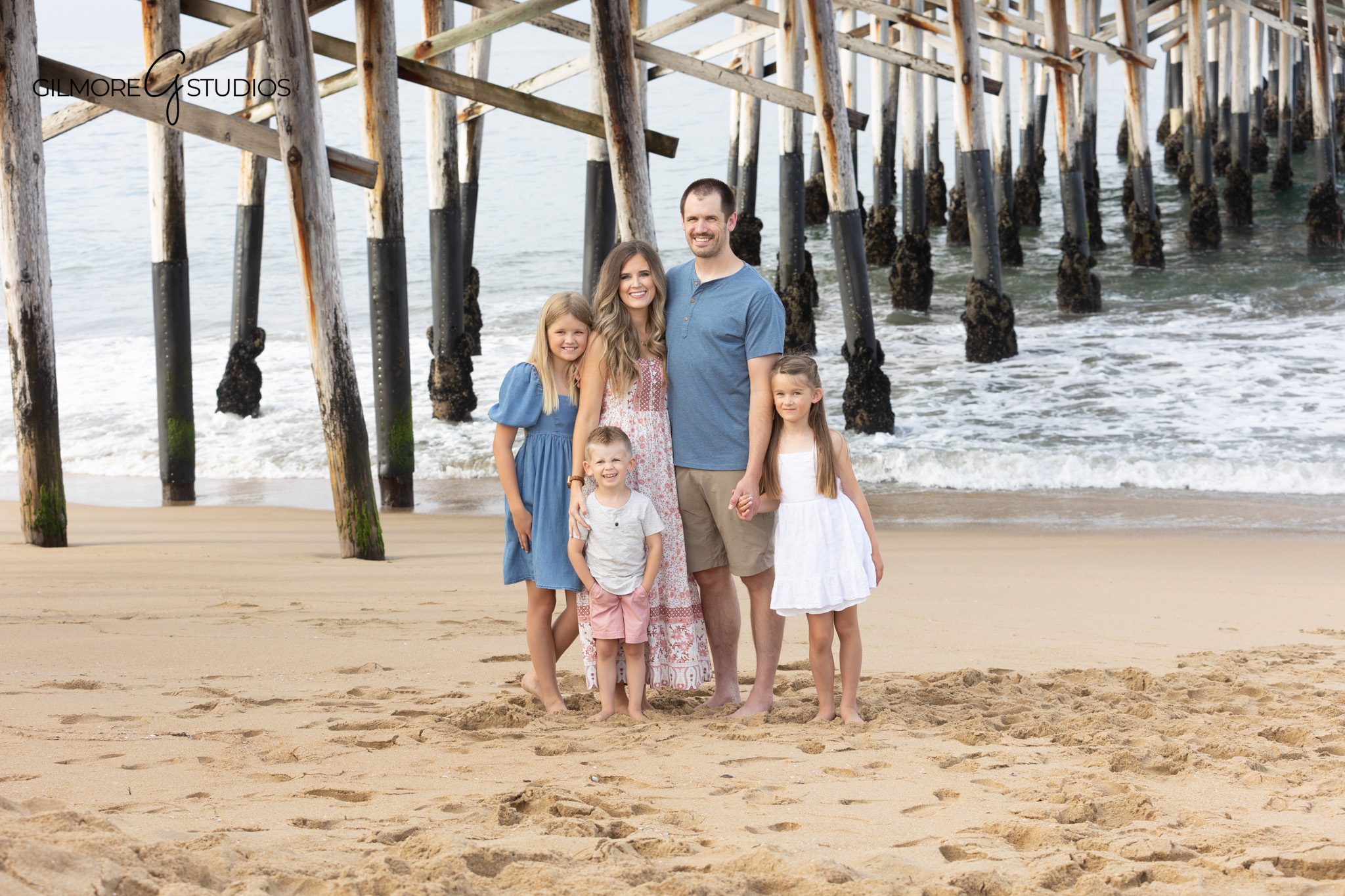 Family portraits Crystal Cove beach golden hour lighting
Newport Beach family photos dramatic coastline Crystal Cove