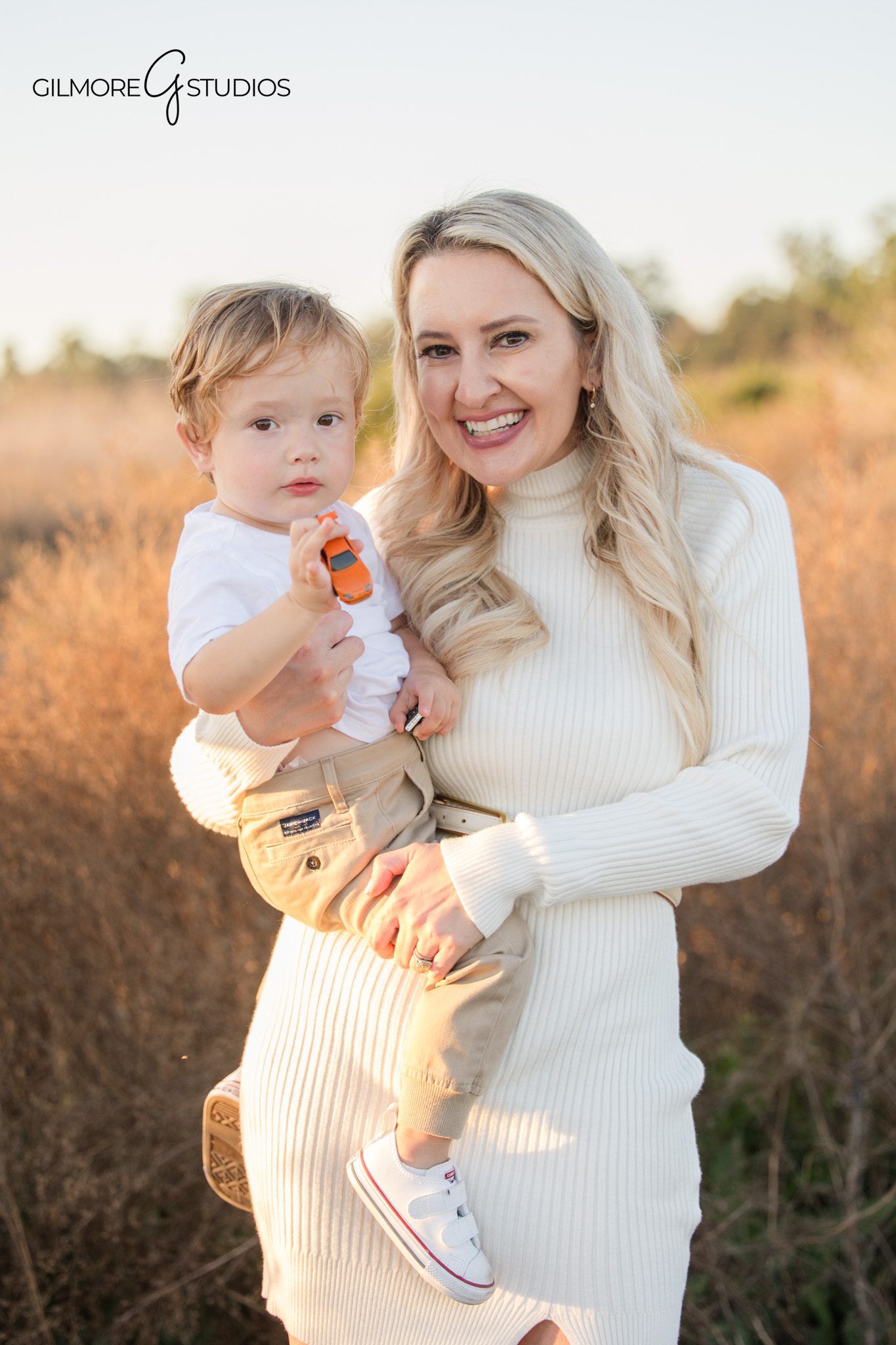Orange County family photographer Crystal Cove candid family portrait
Crystal Cove Newport Beach family photography relaxed lifestyle portrait