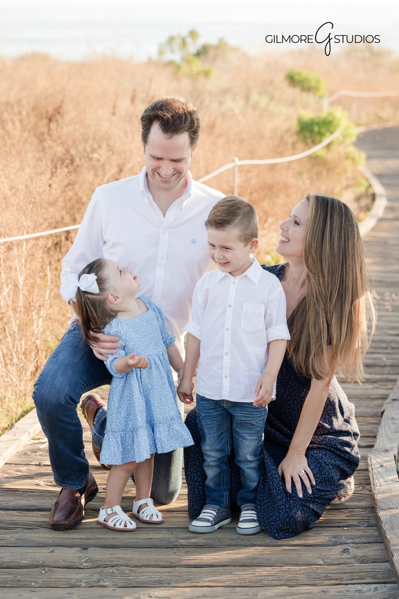 newport beach portrait photography family
crystal cove family photographer walking session